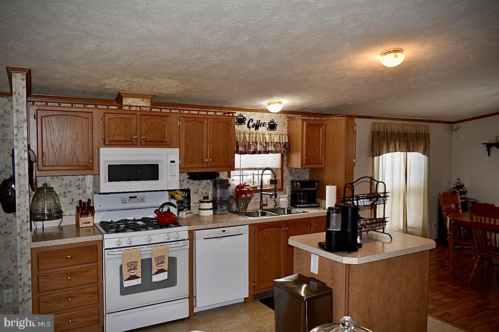 EAGLE VIEW MOBILE HOME PK - Residential