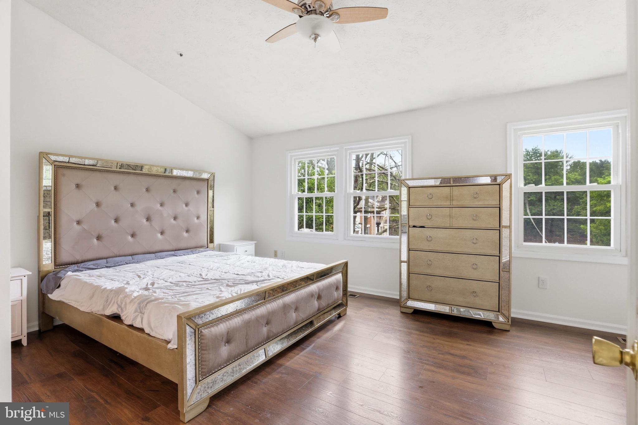 SADDLE CREEK - Residential