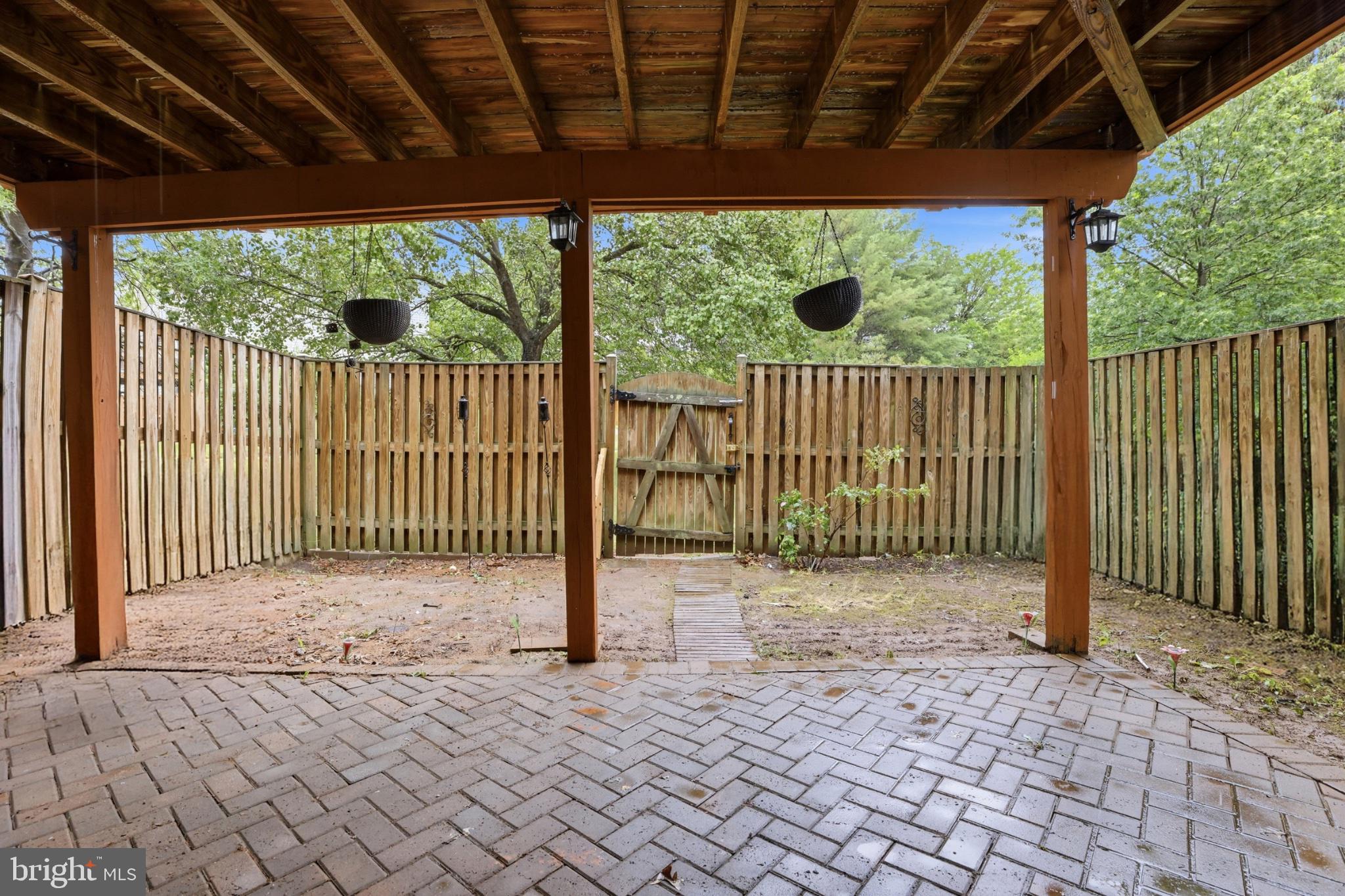SADDLE CREEK - Residential