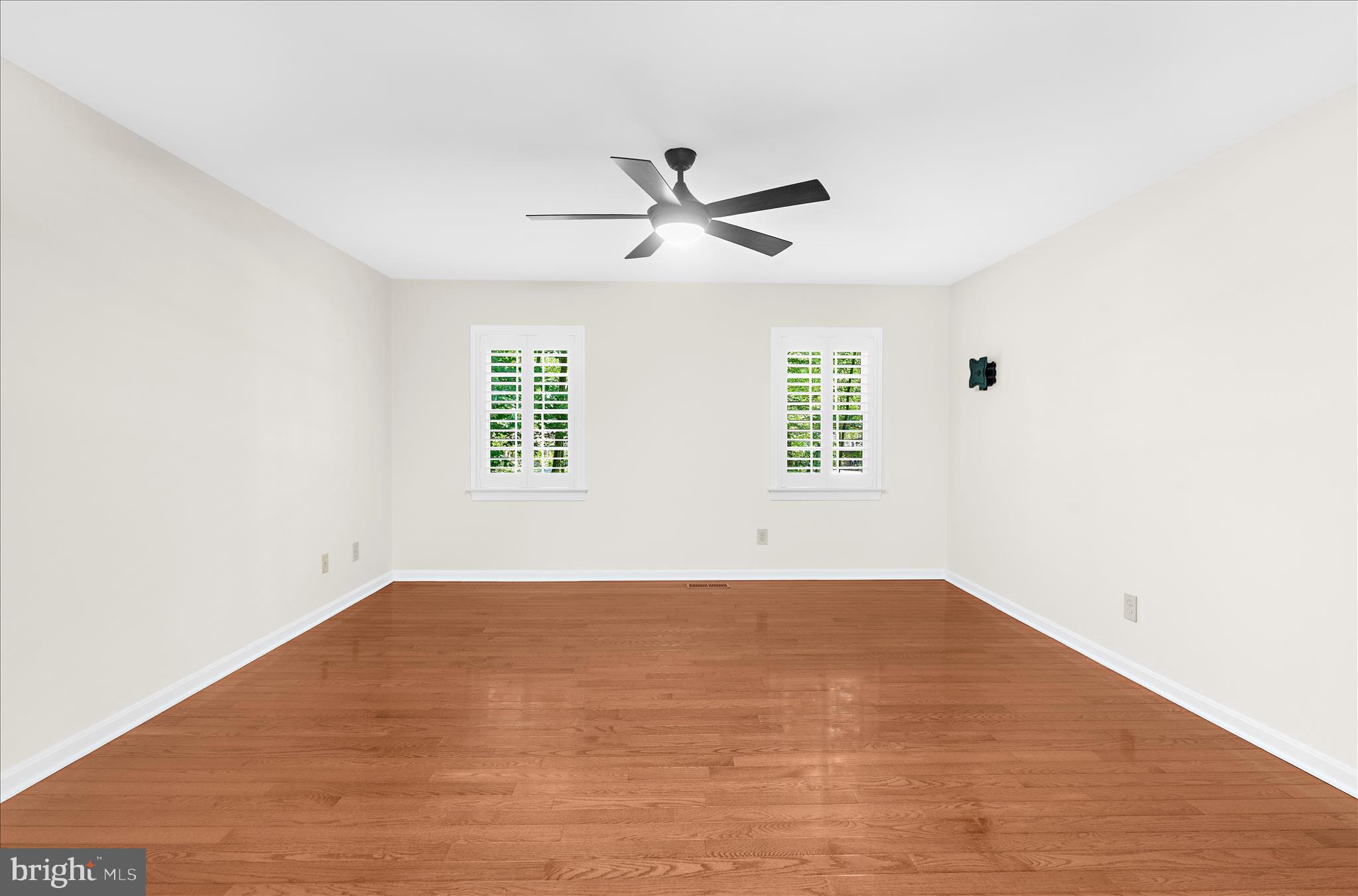 QUEEN ANNE WOODS - Residential