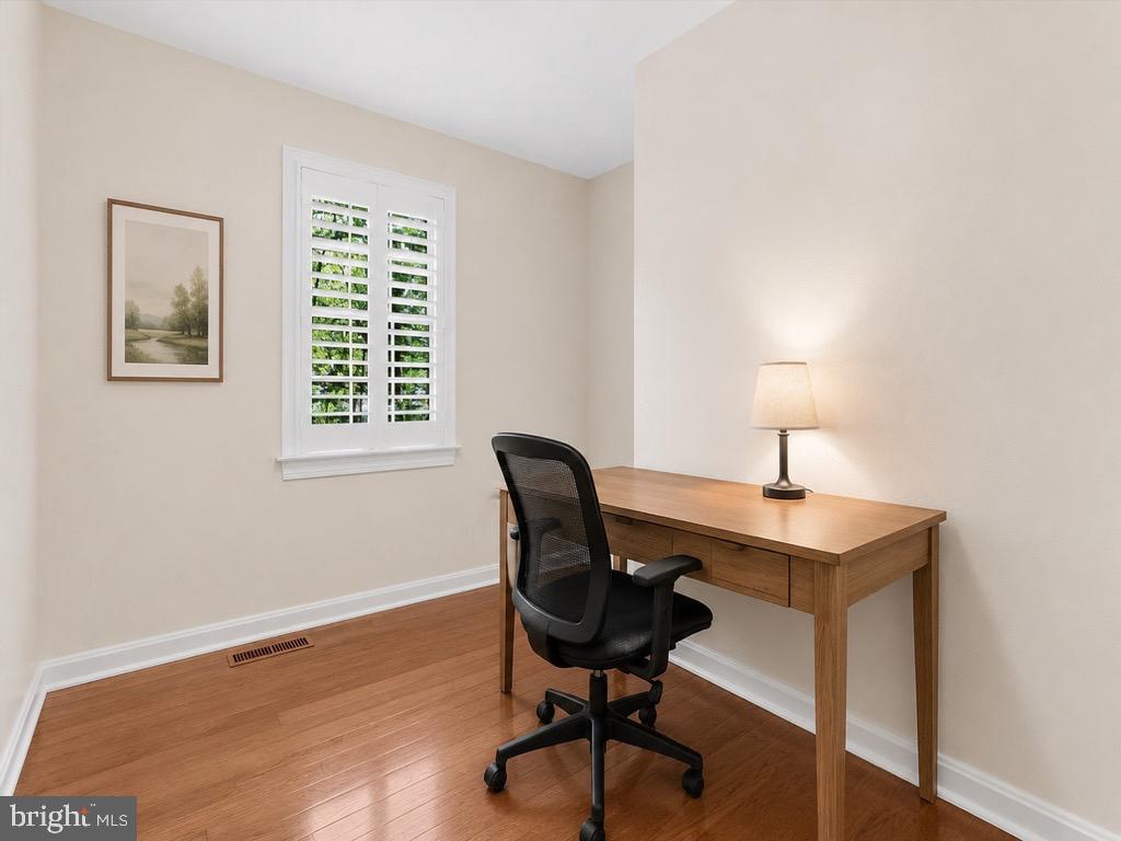 QUEEN ANNE WOODS - Residential