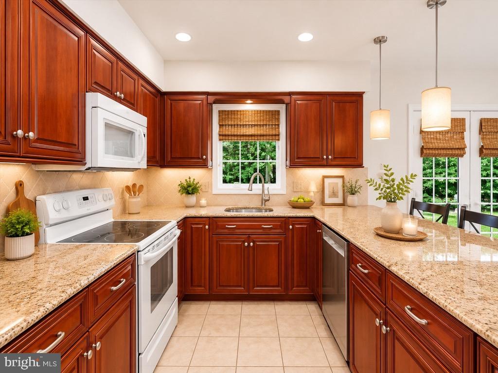 QUEEN ANNE WOODS - Residential