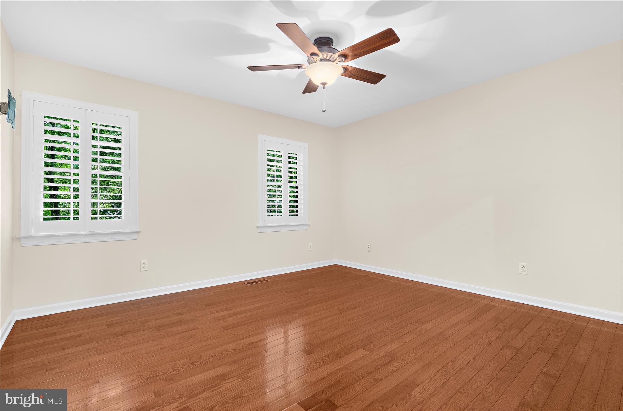 QUEEN ANNE WOODS - Residential