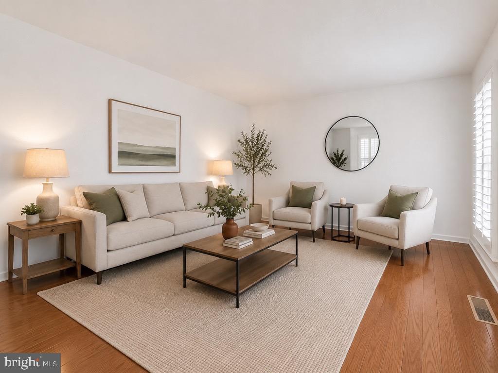 QUEEN ANNE WOODS - Residential