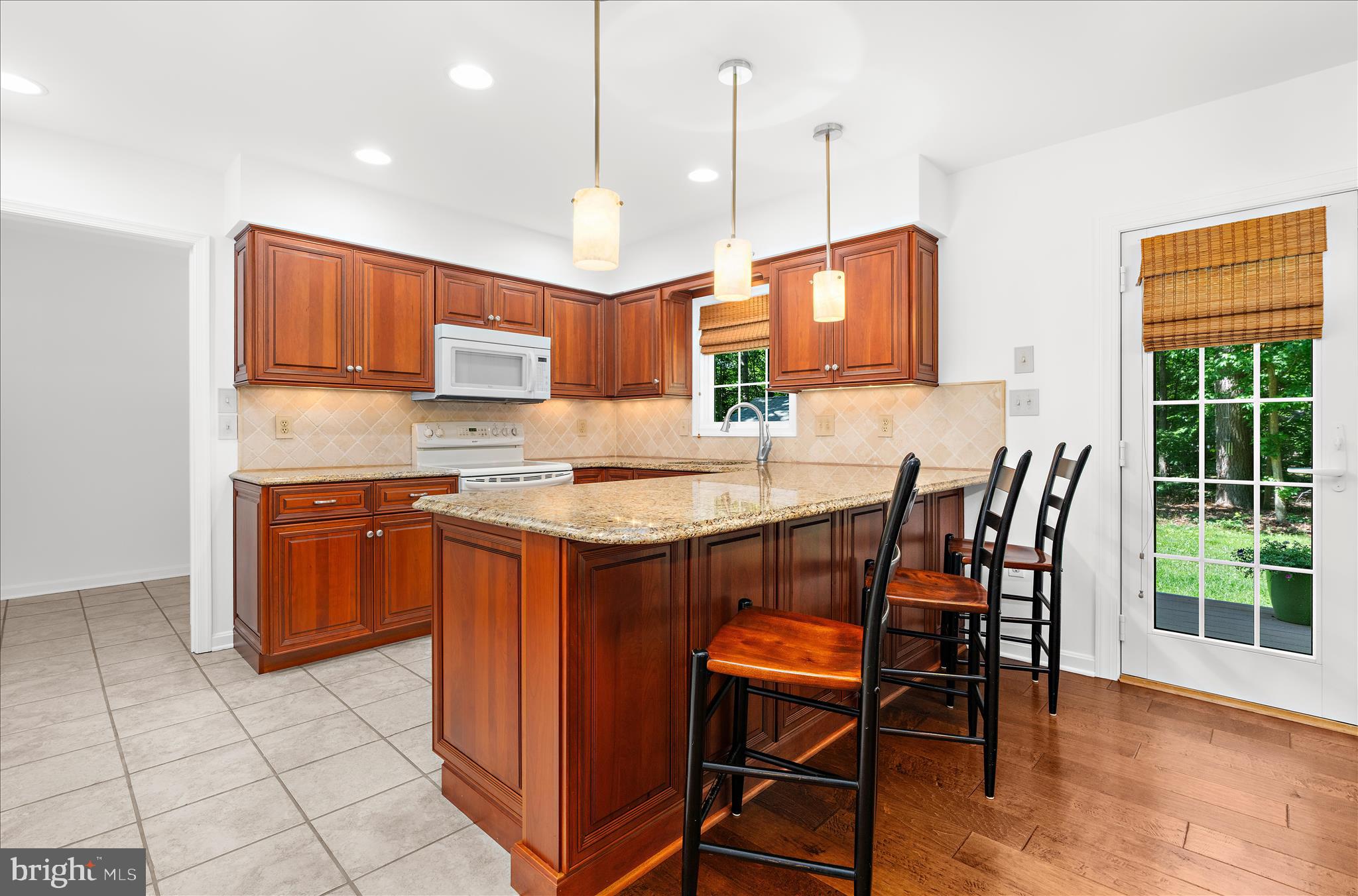 QUEEN ANNE WOODS - Residential