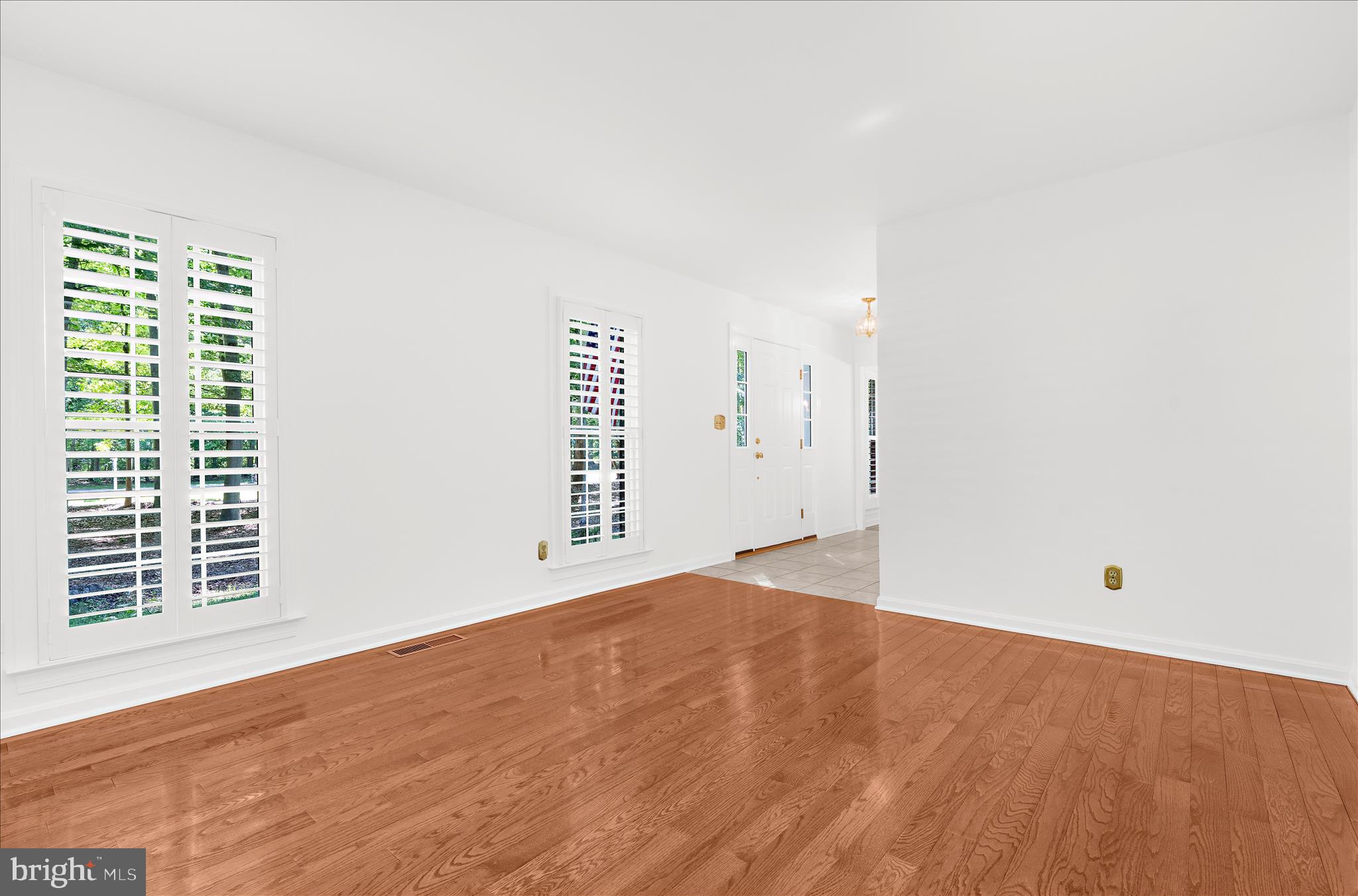 QUEEN ANNE WOODS - Residential