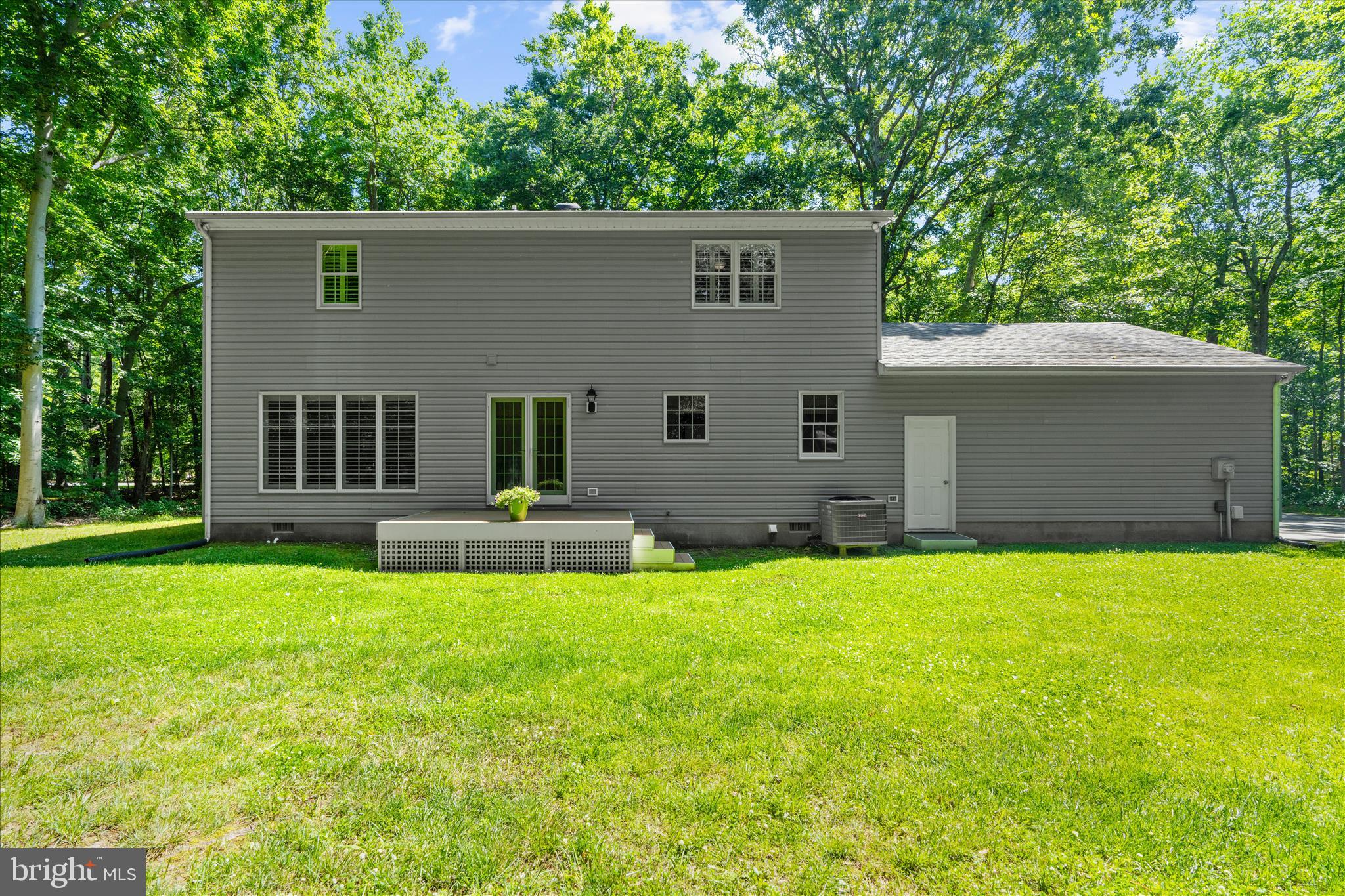 QUEEN ANNE WOODS - Residential