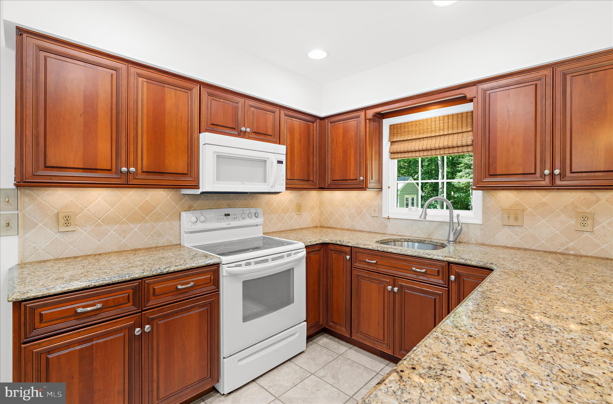 QUEEN ANNE WOODS - Residential
