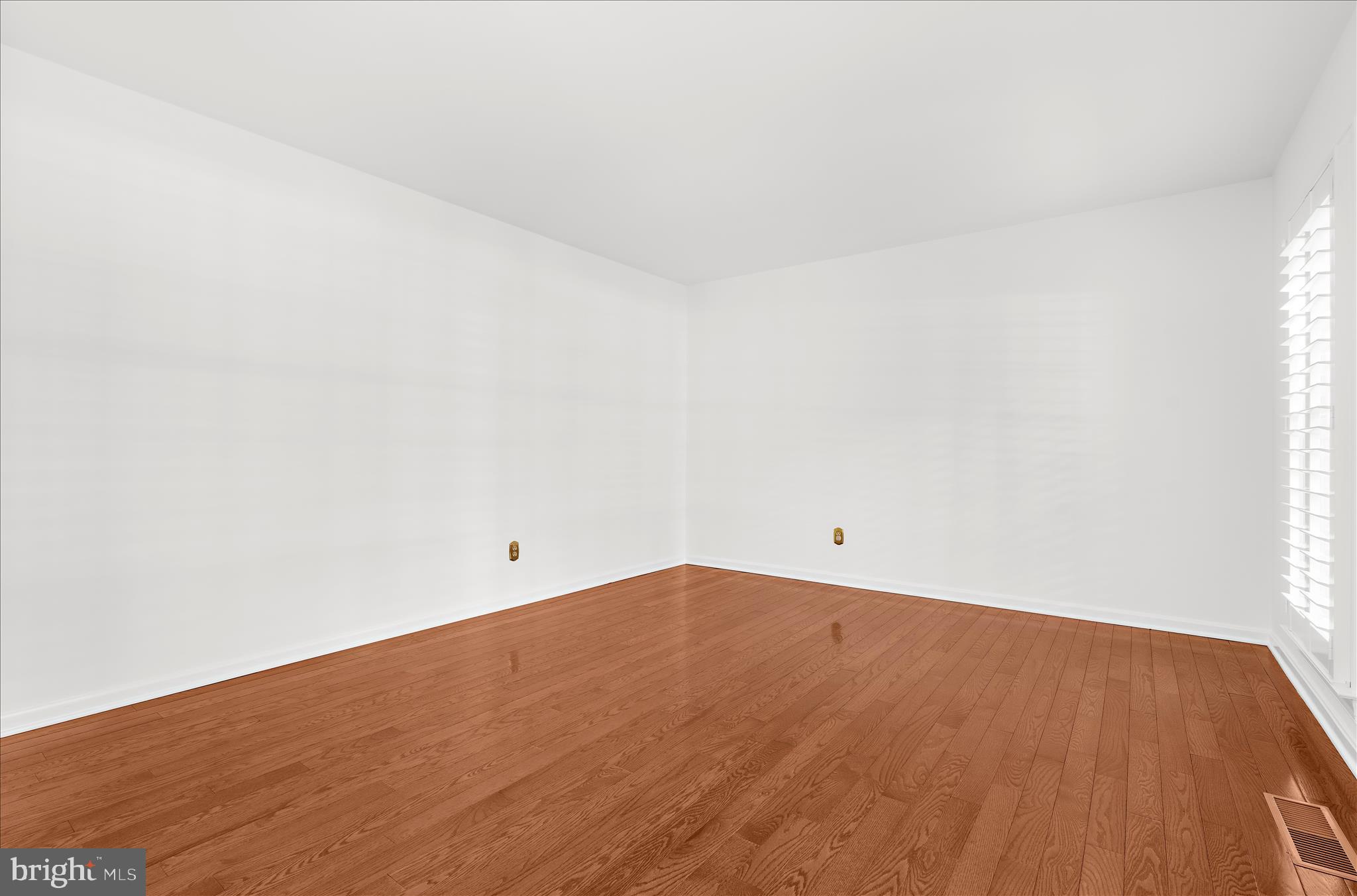 QUEEN ANNE WOODS - Residential