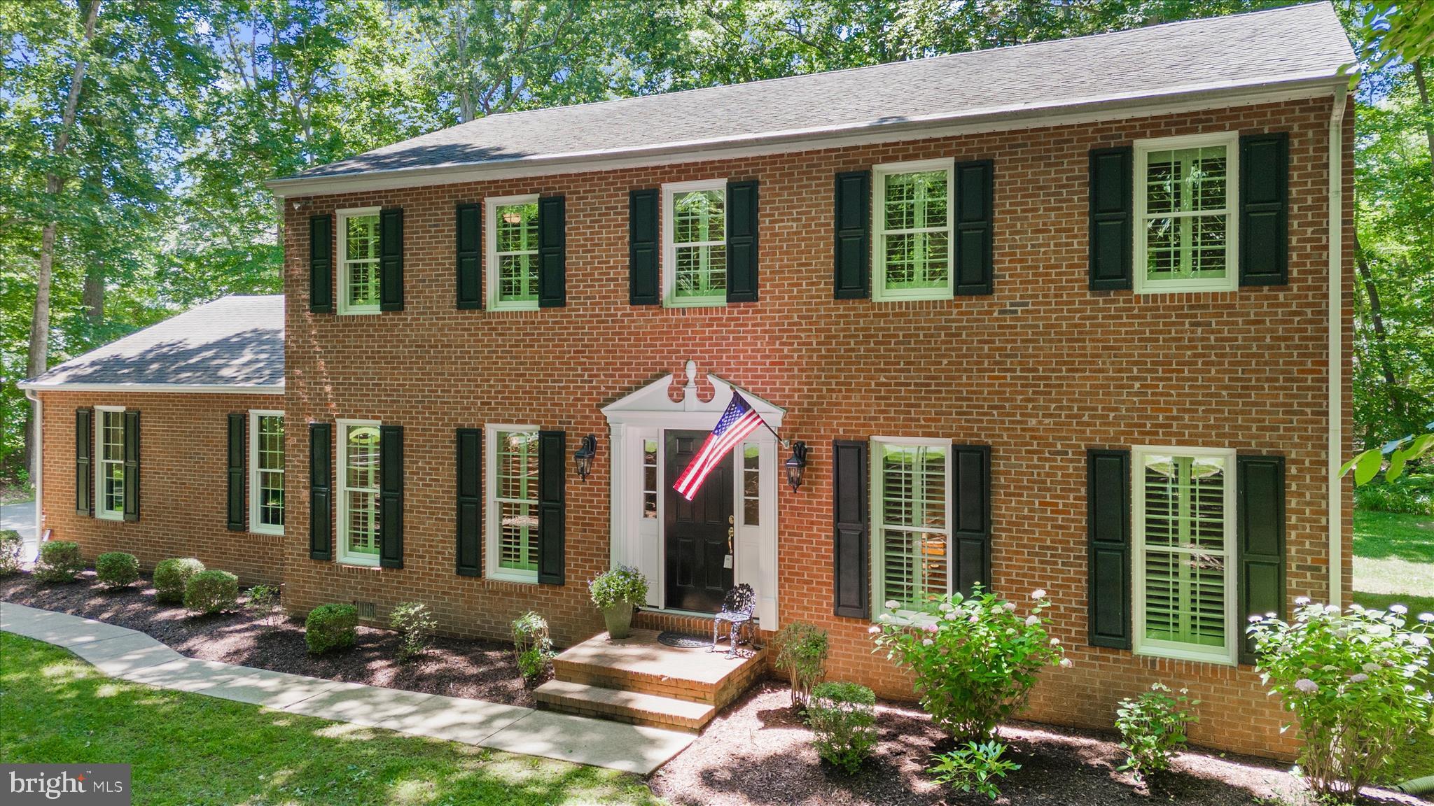QUEEN ANNE WOODS - Residential