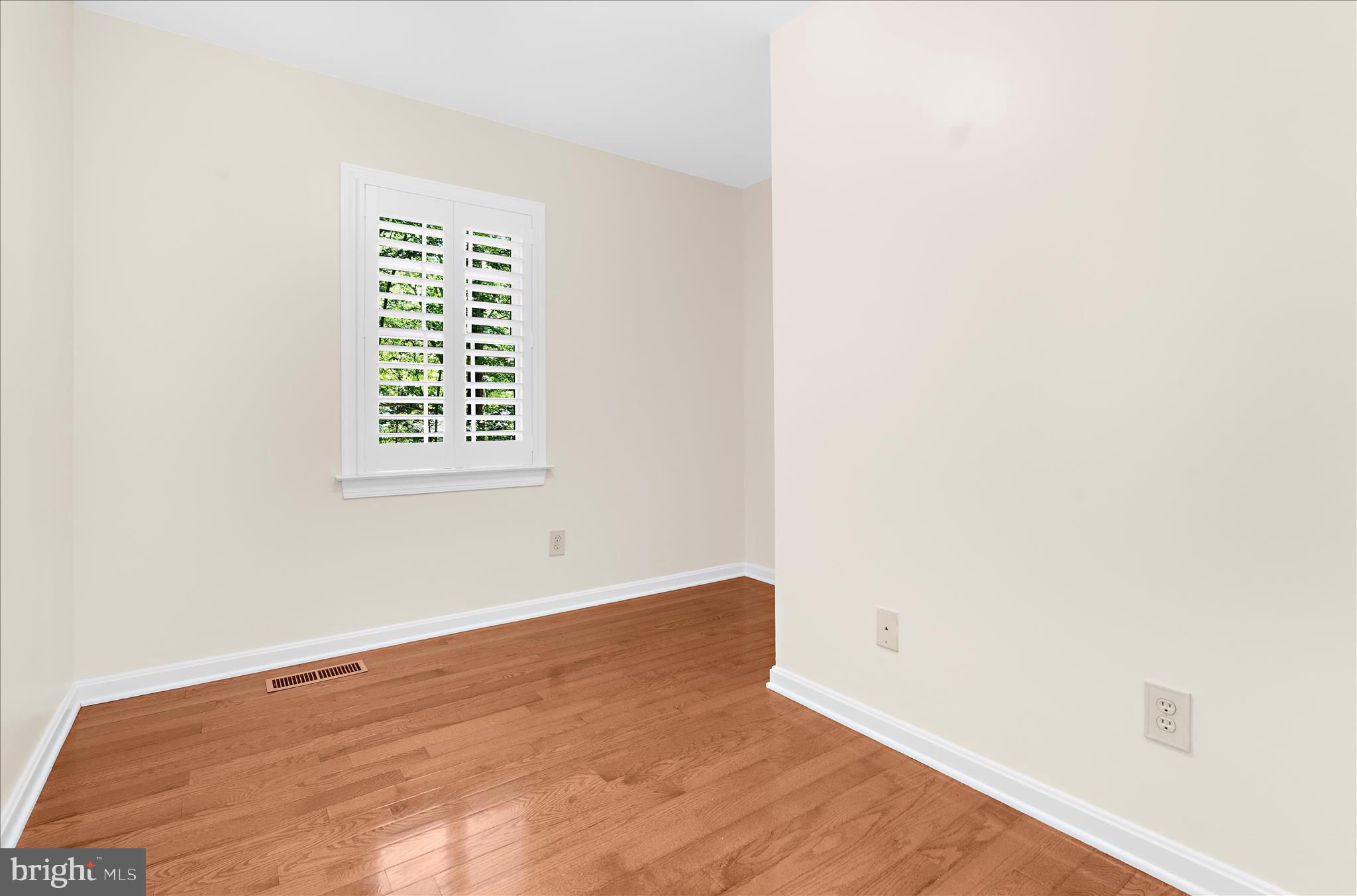 QUEEN ANNE WOODS - Residential