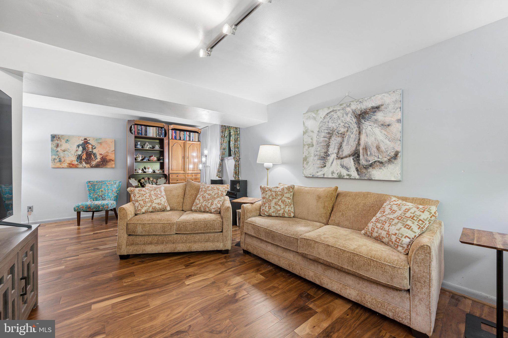 THE MEADOWS - Residential