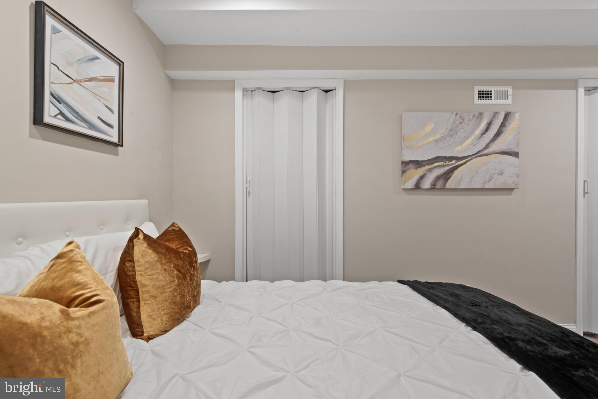 JOHNS HOPKINS - Residential Lease