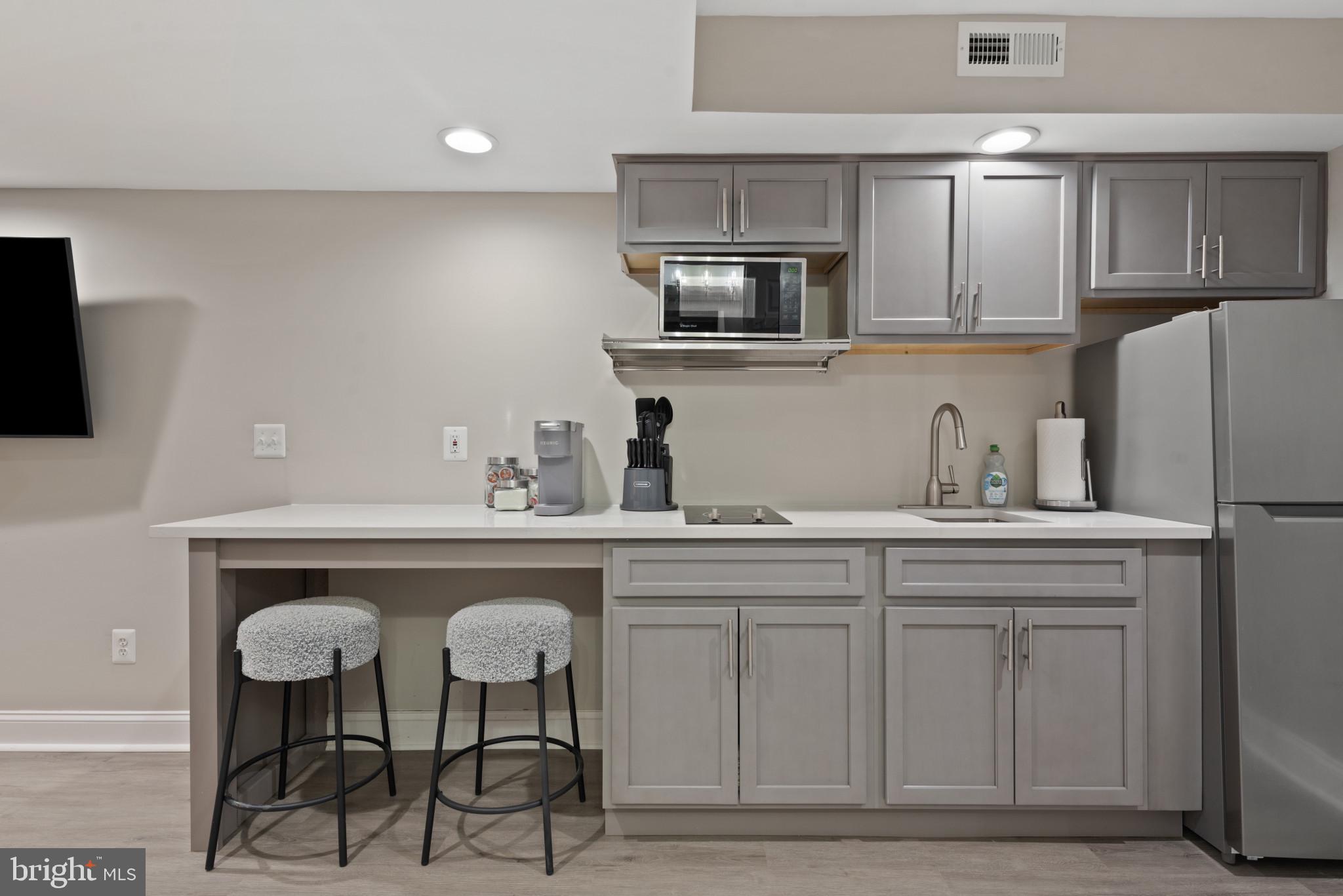 JOHNS HOPKINS - Residential Lease