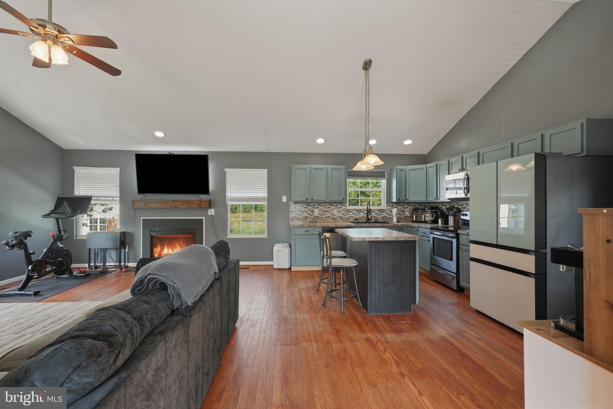 COLUMBIA BEACH - Residential