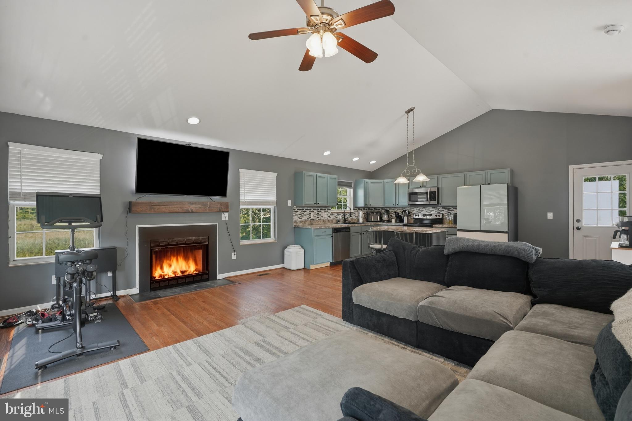 COLUMBIA BEACH - Residential