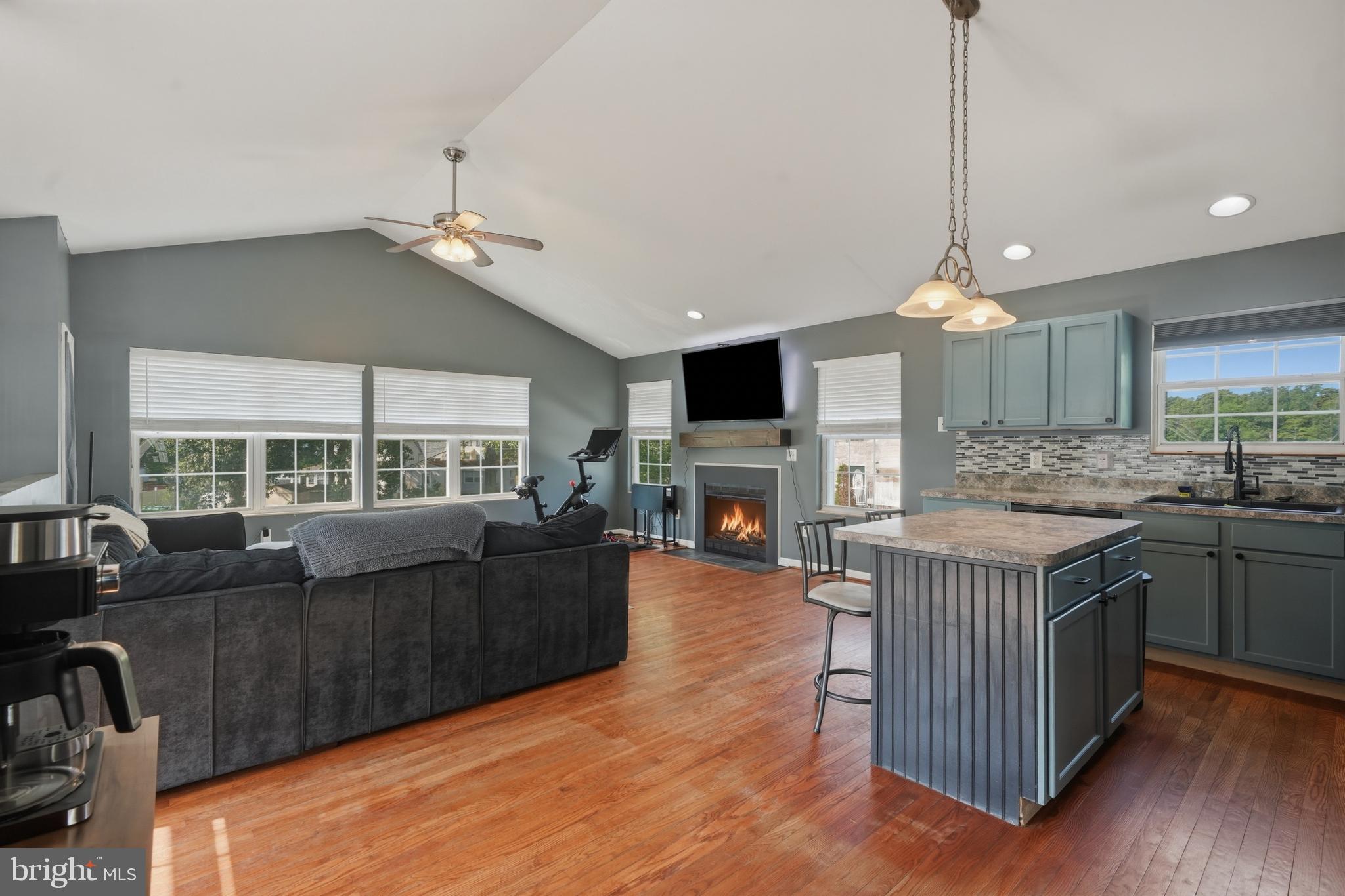 COLUMBIA BEACH - Residential