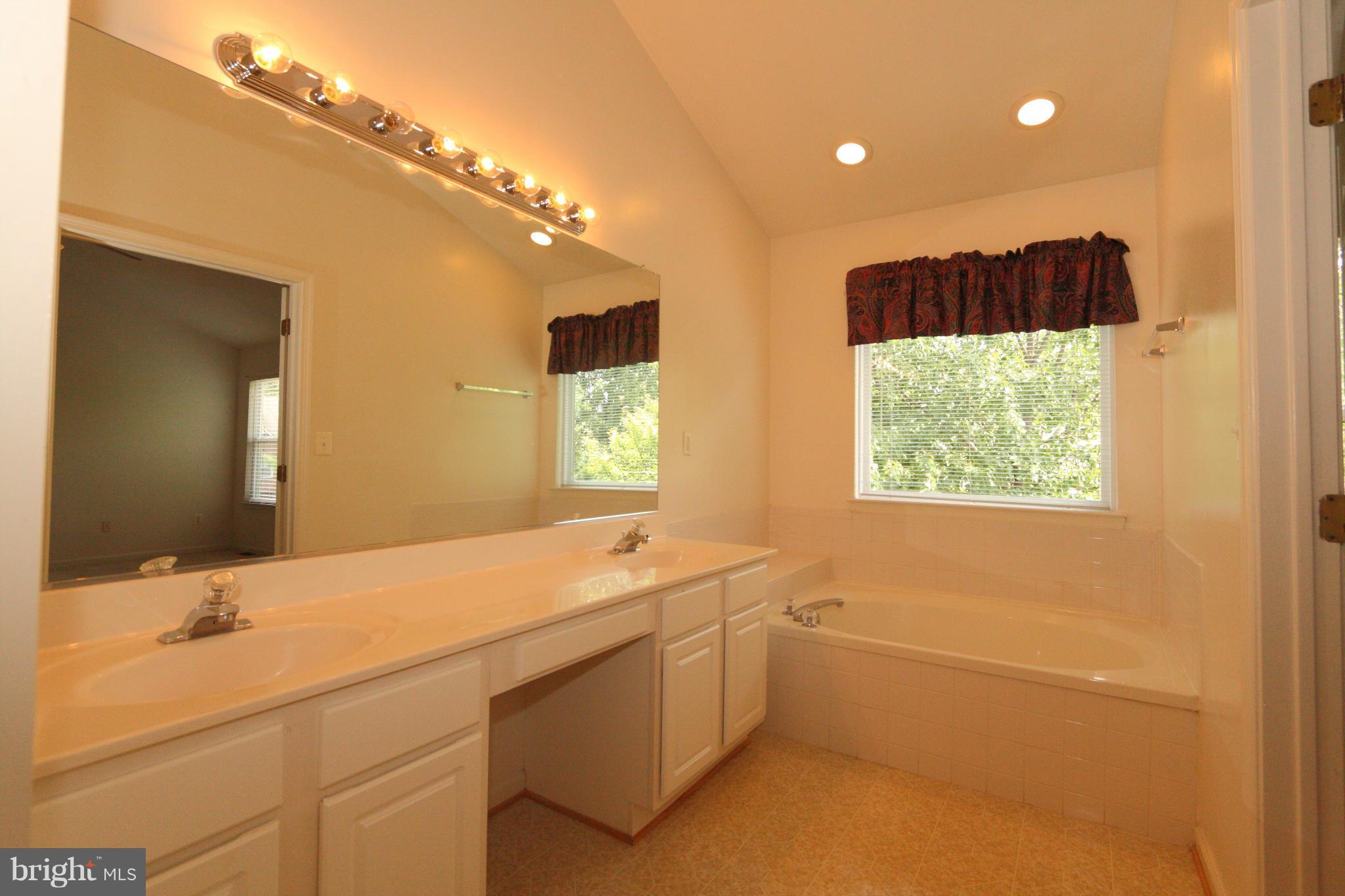 FAIR LAKES COURT - Residential Lease