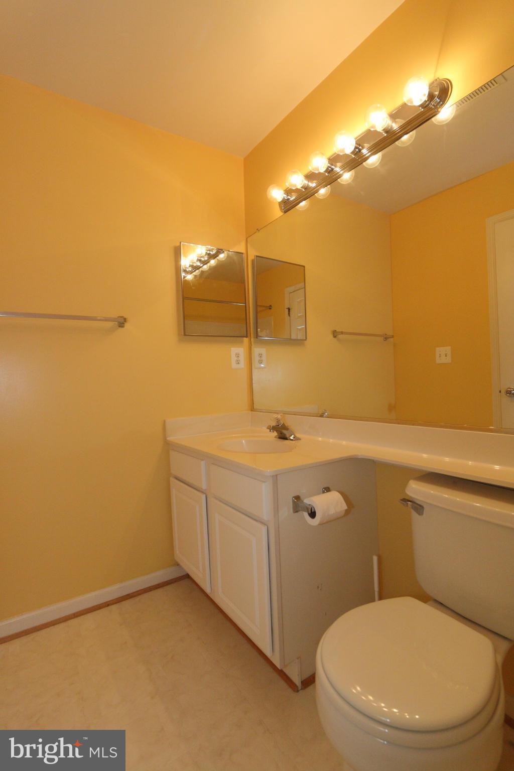 FAIR LAKES COURT - Residential Lease