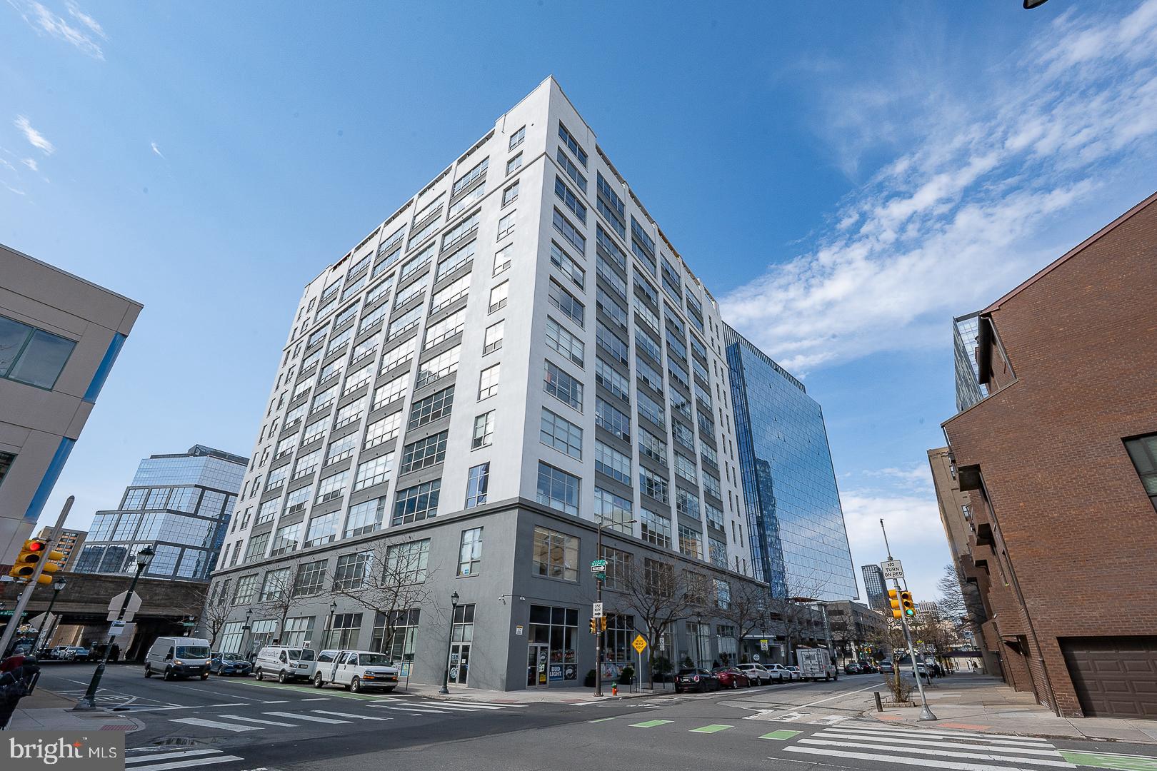 LOGAN SQUARE - Residential