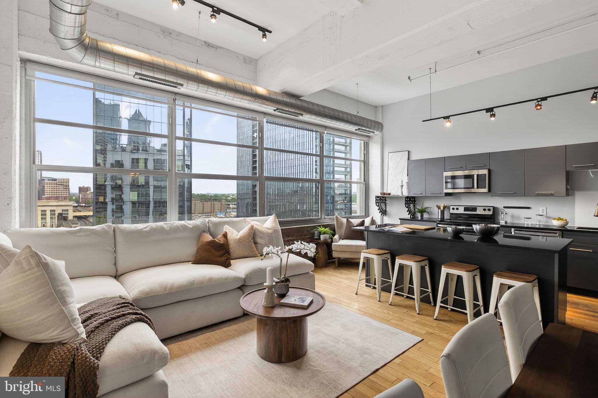 LOGAN SQUARE - Residential