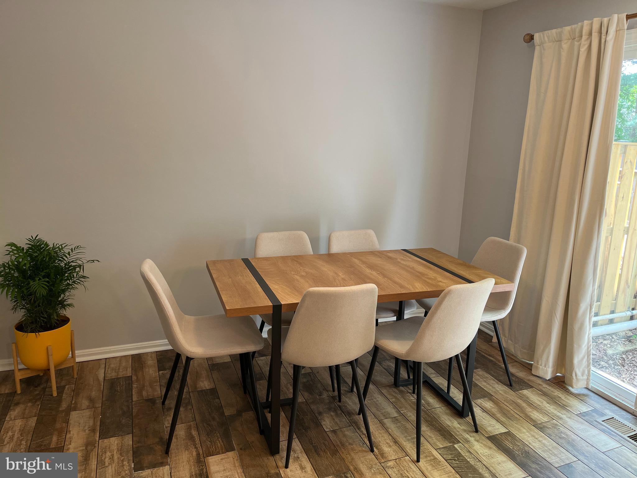 SARATOGA TOWNHOUSES - Residential Lease