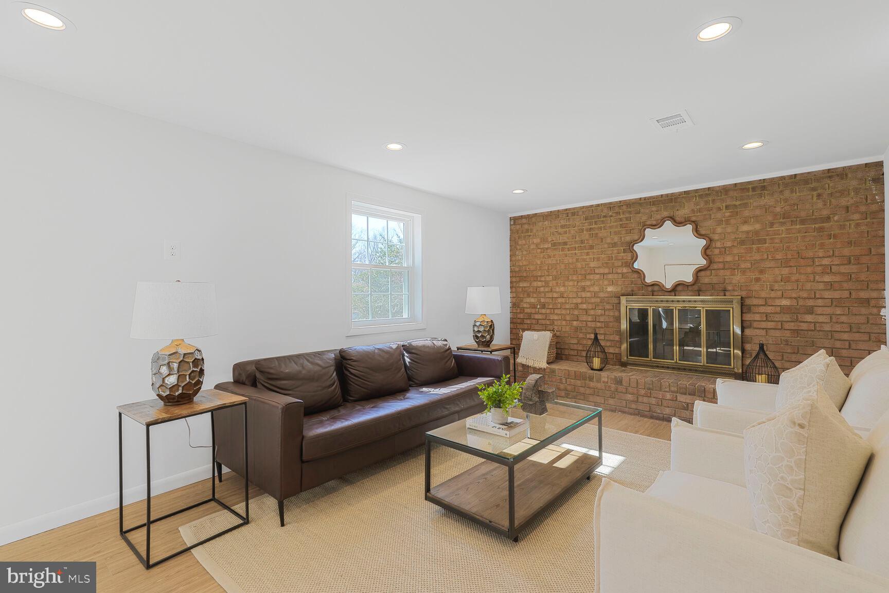 ROLLING VALLEY - Residential