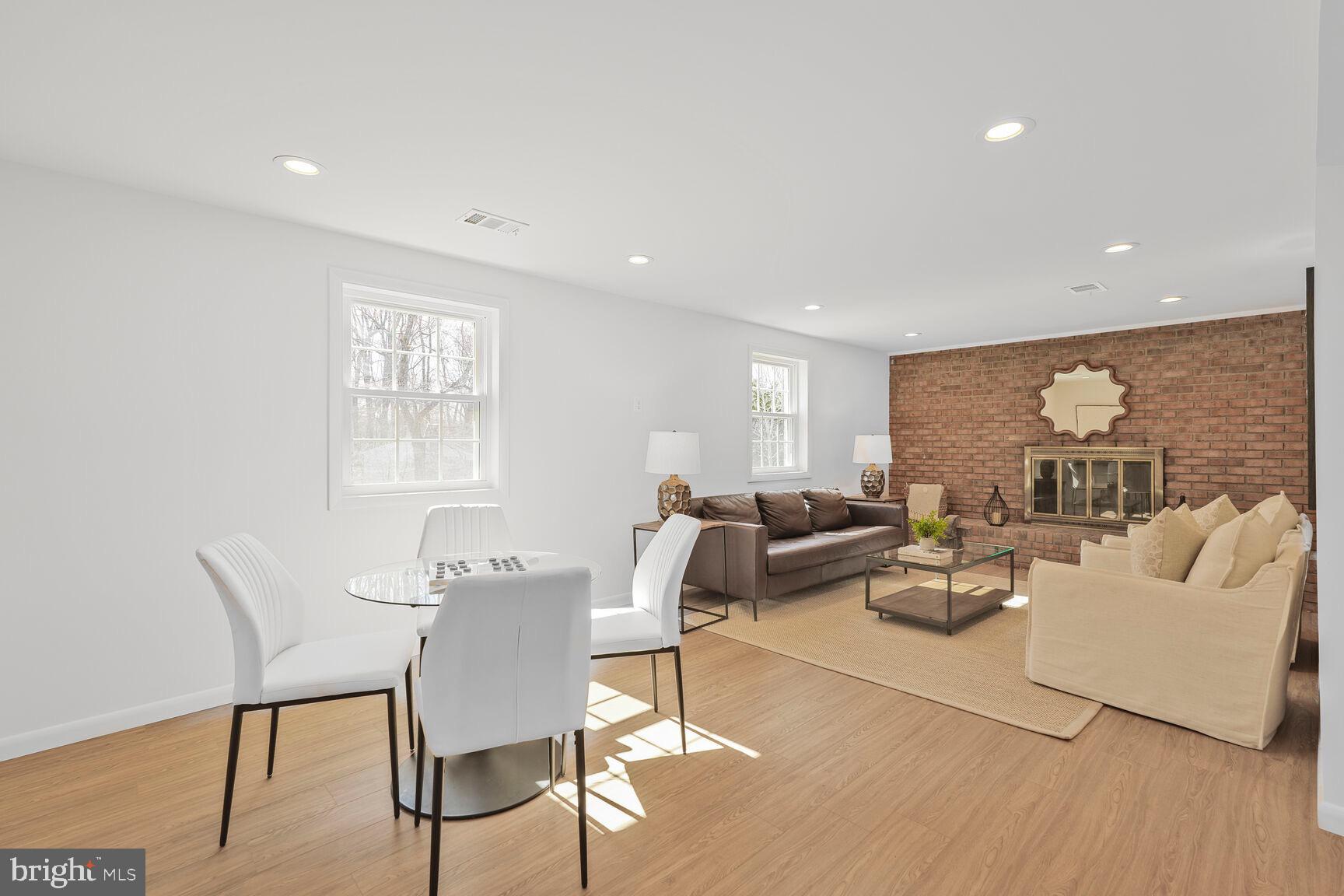 ROLLING VALLEY - Residential