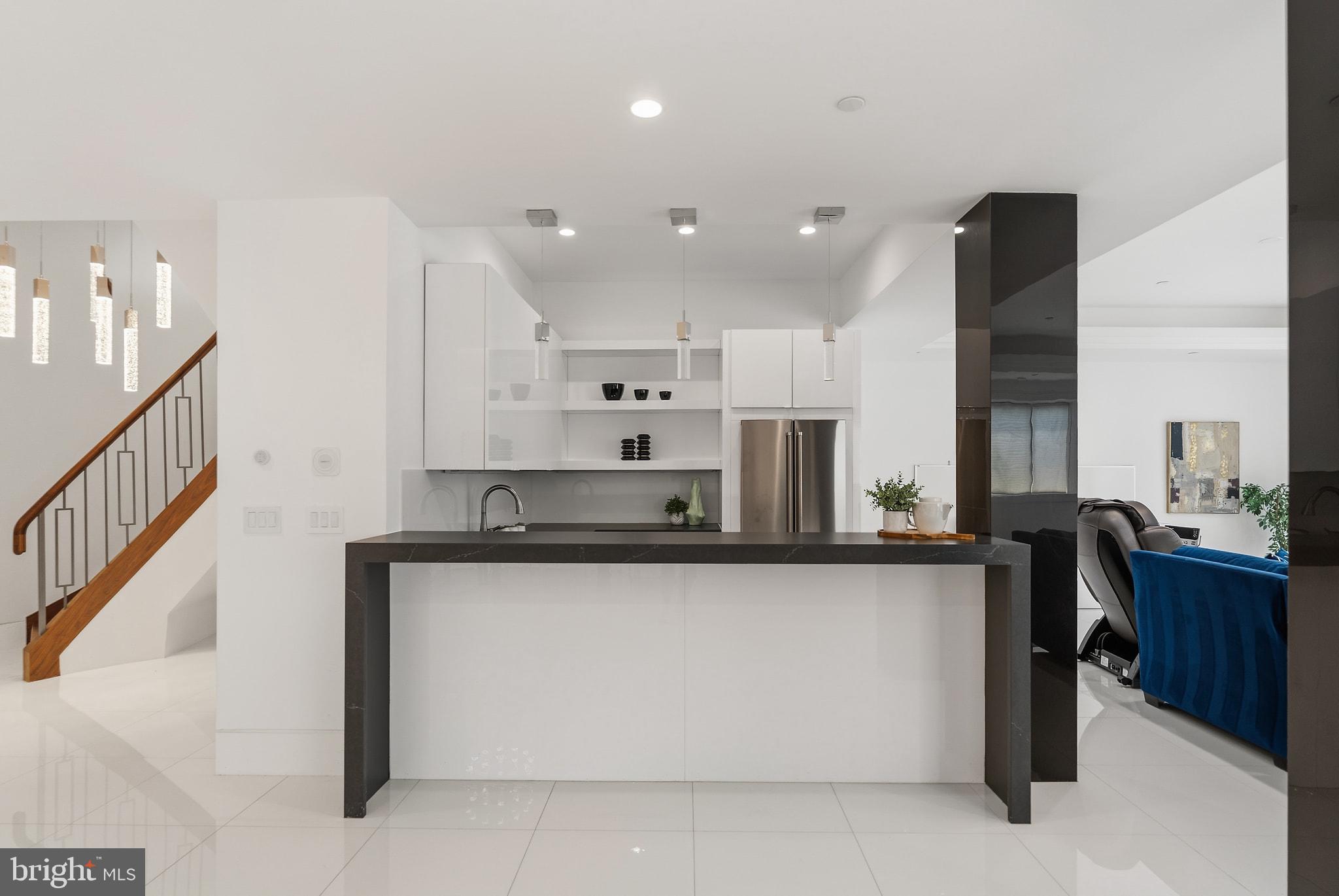 POTOMAC OUTSIDE - Residential