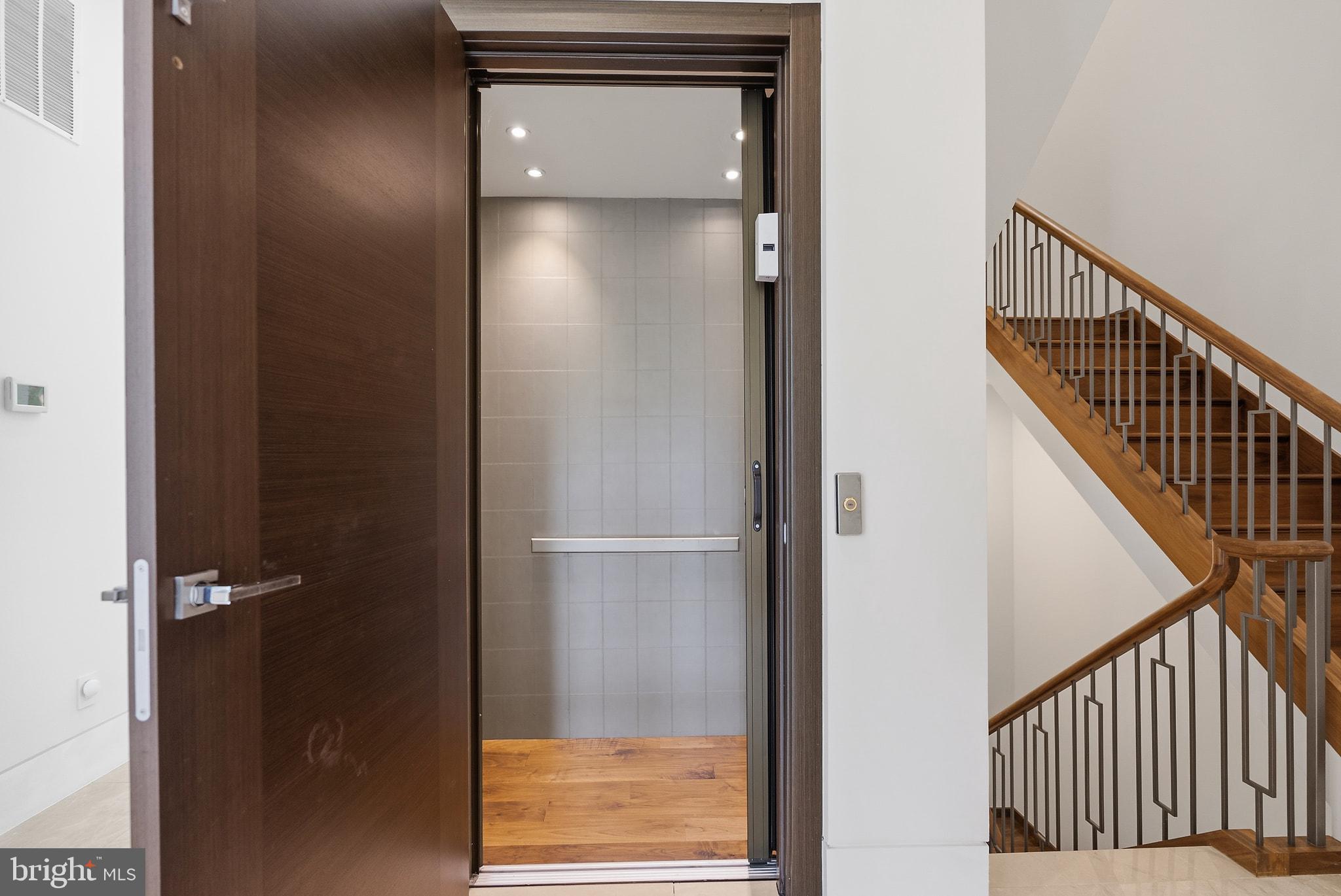 POTOMAC OUTSIDE - Residential