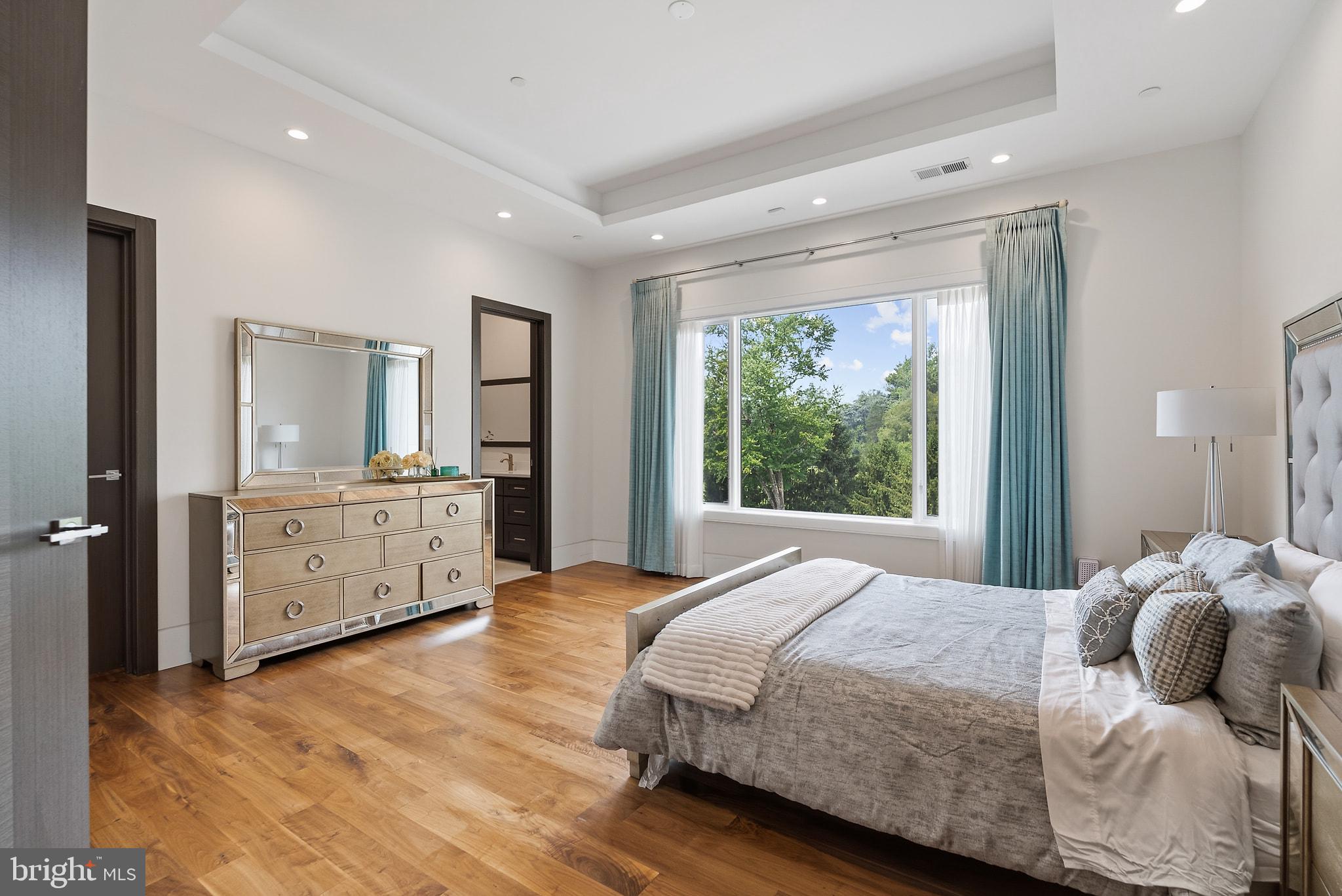 POTOMAC OUTSIDE - Residential