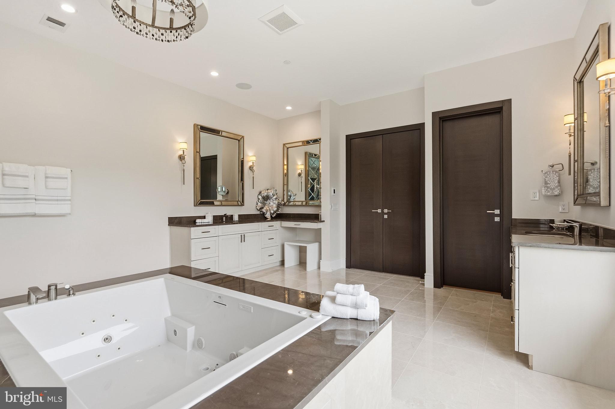 POTOMAC OUTSIDE - Residential