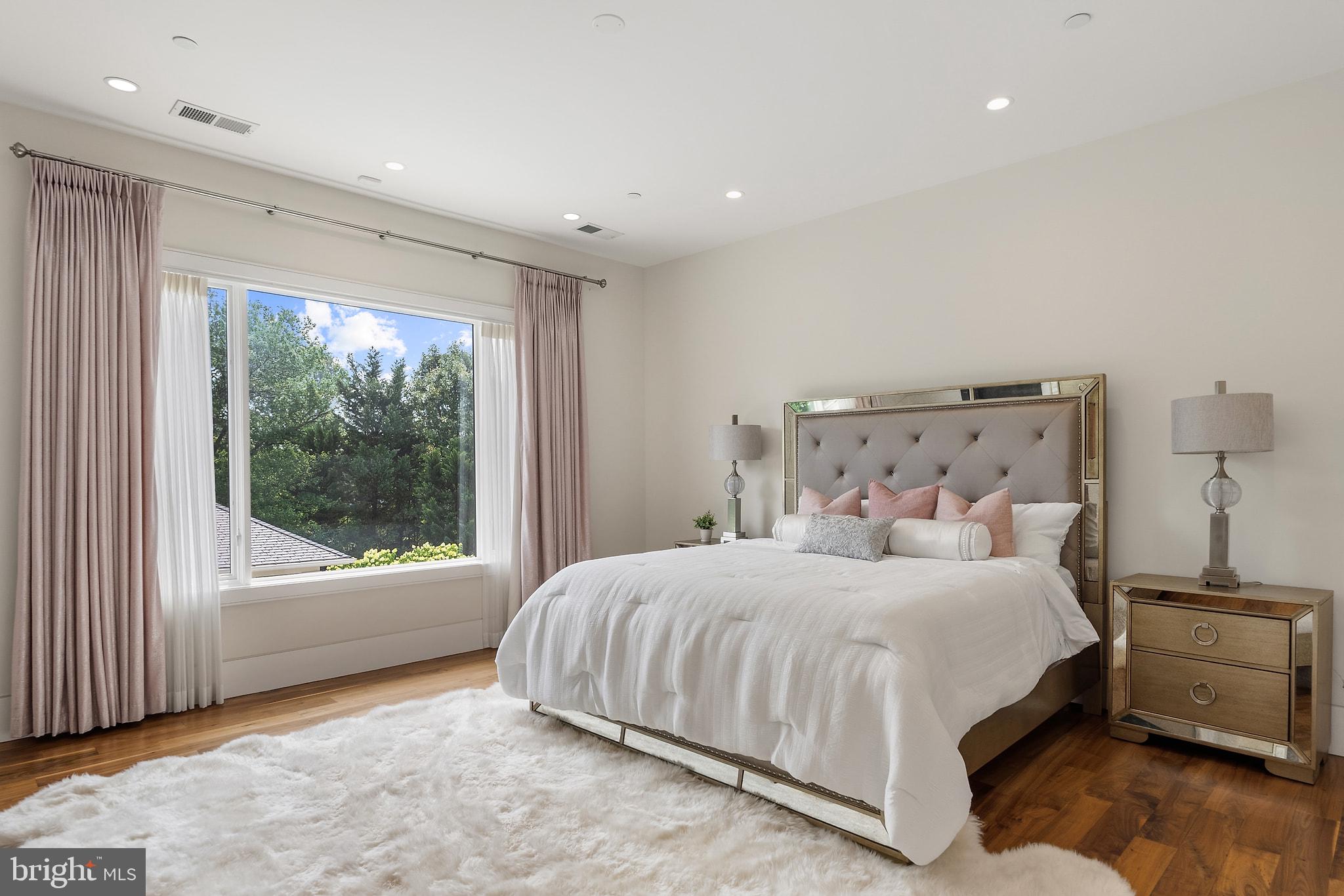 POTOMAC OUTSIDE - Residential