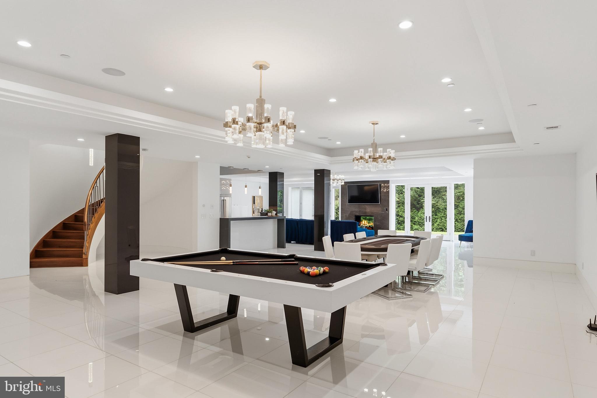 POTOMAC OUTSIDE - Residential