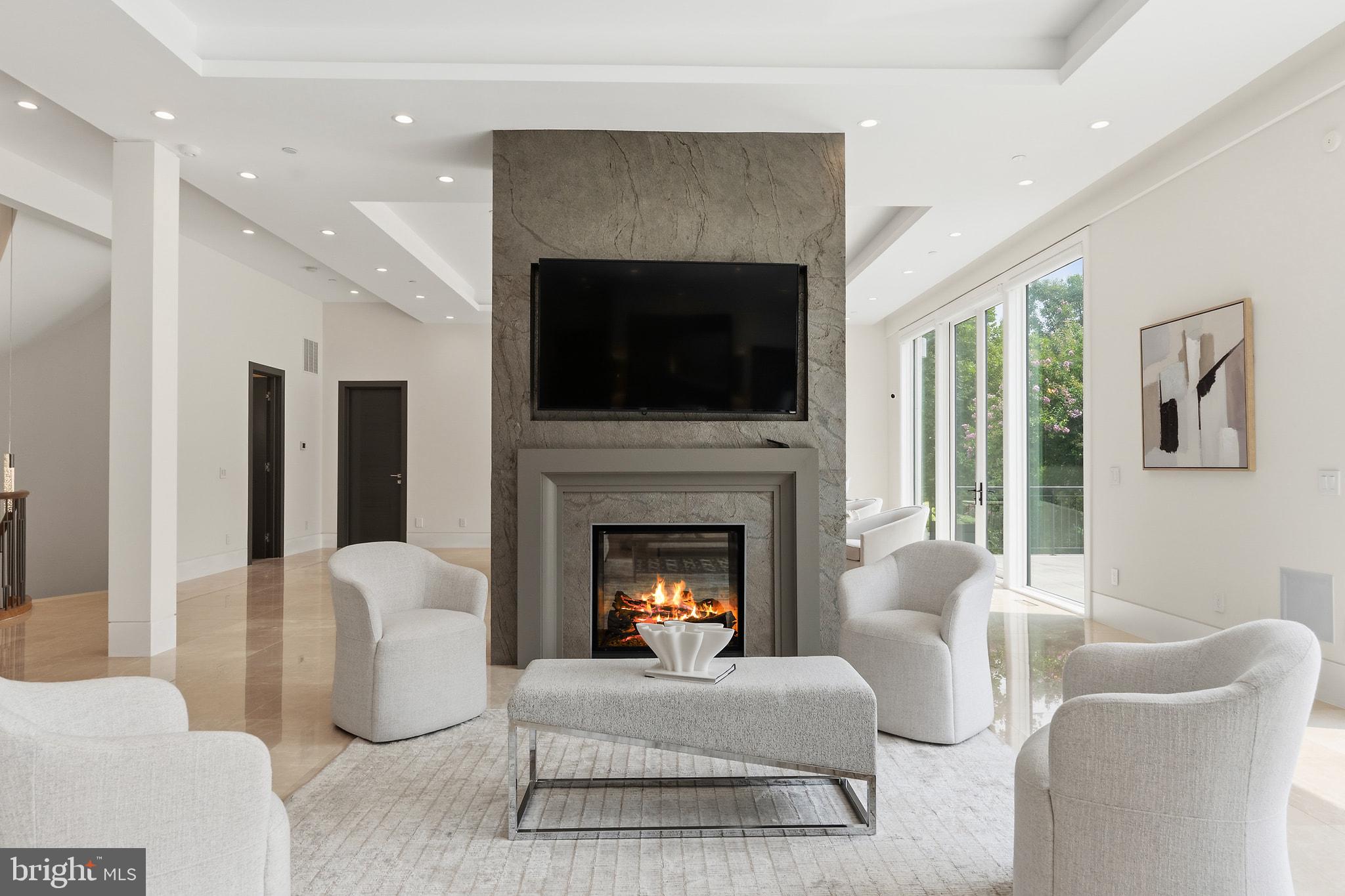POTOMAC OUTSIDE - Residential