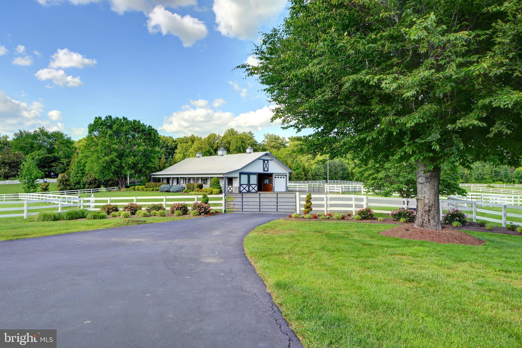 NEAR CLIFTON - Farm