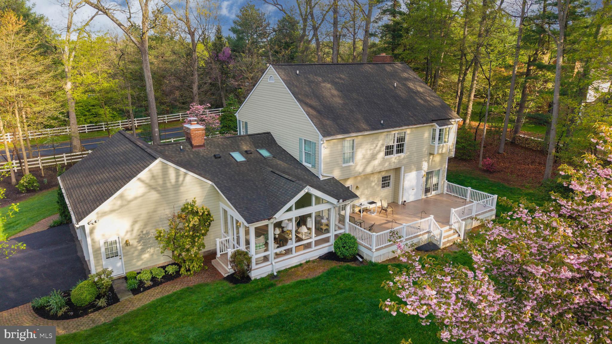KNOX WOODS - Residential