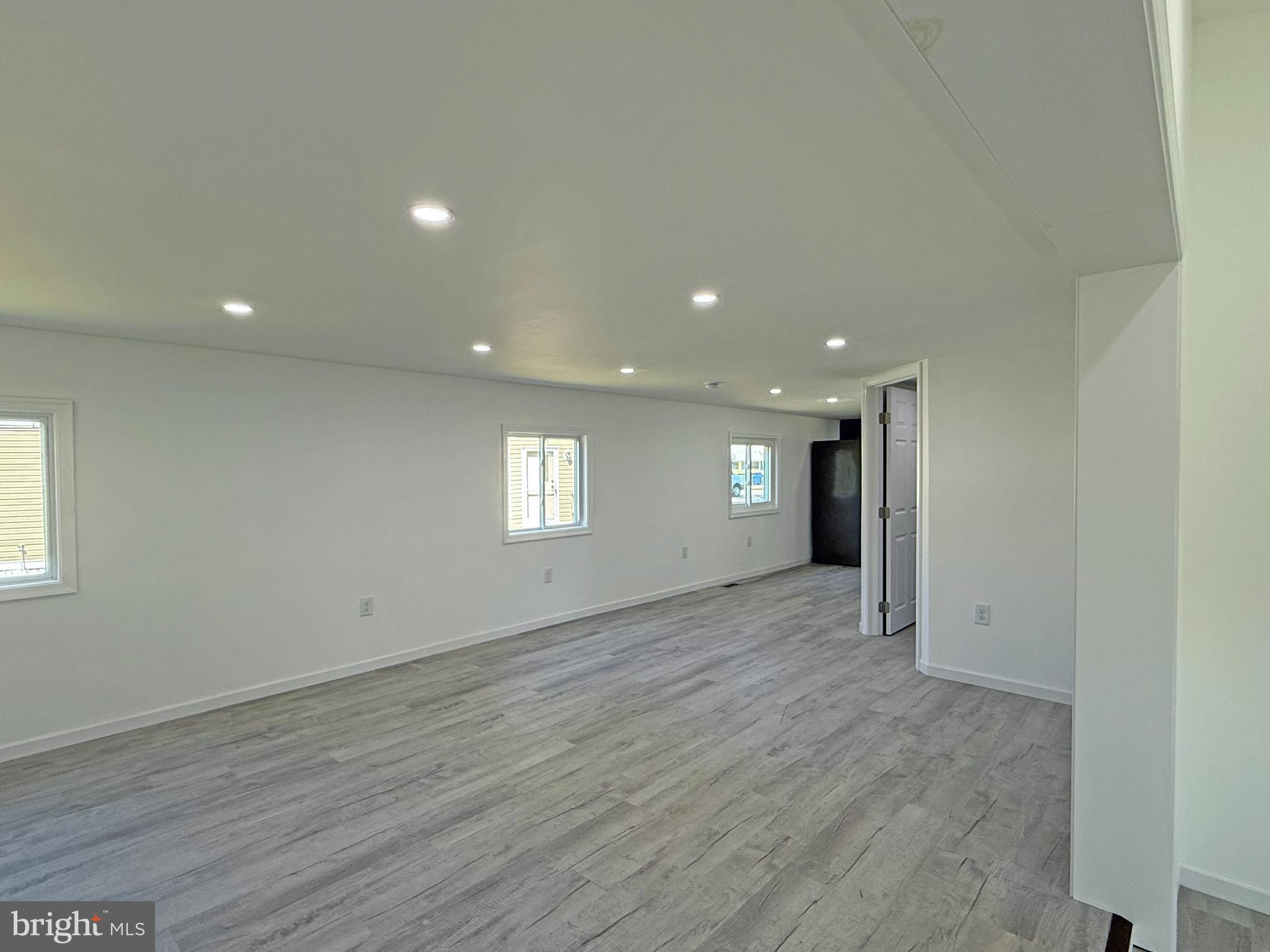 ANGOLA BEACH - Residential