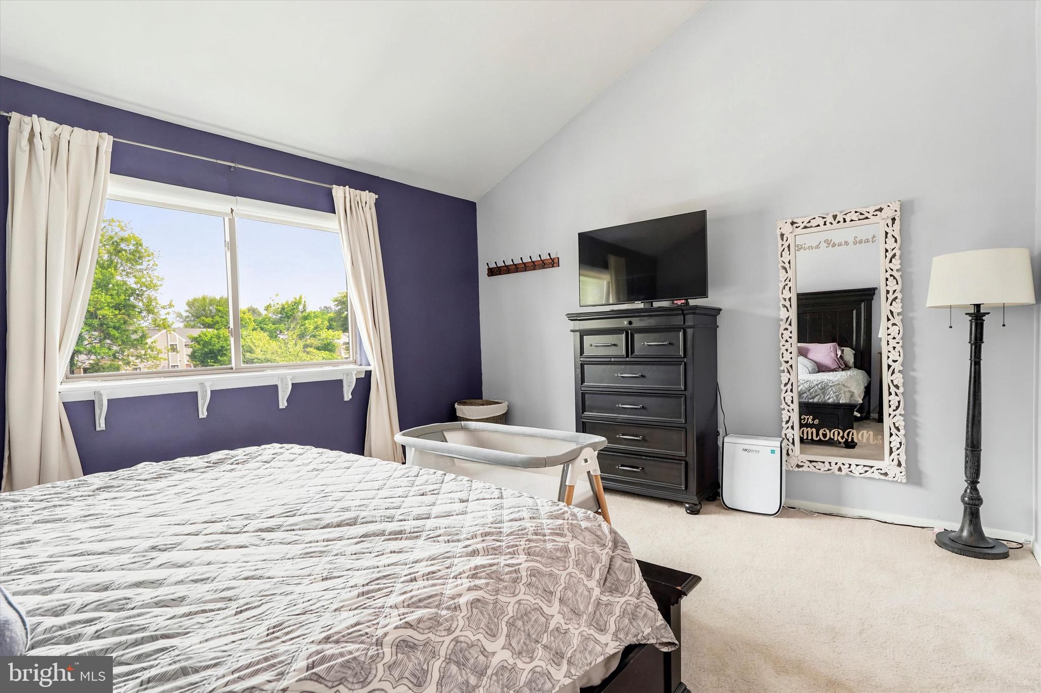 SAW MILL VALLEY - Residential