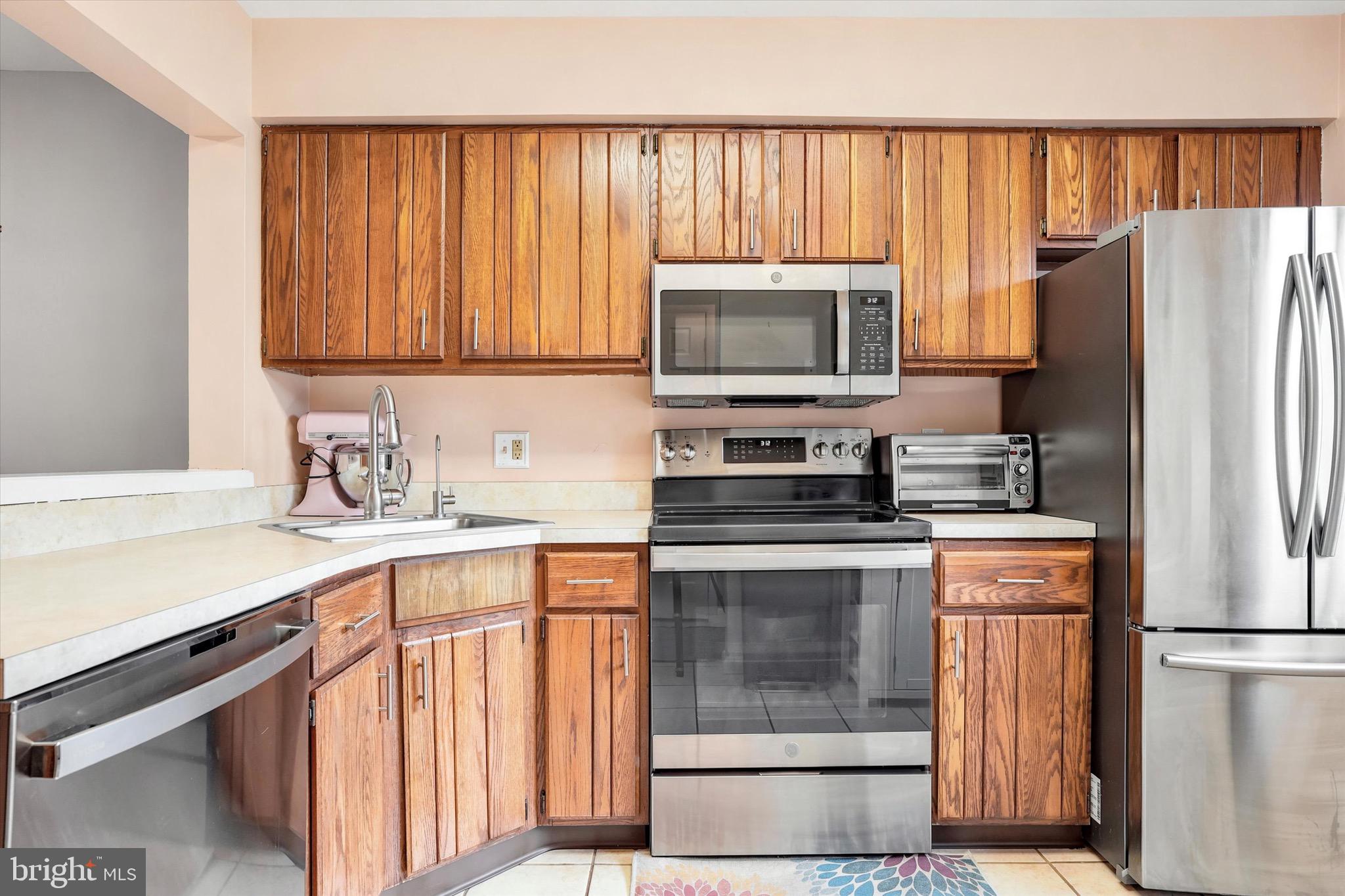 SAW MILL VALLEY - Residential
