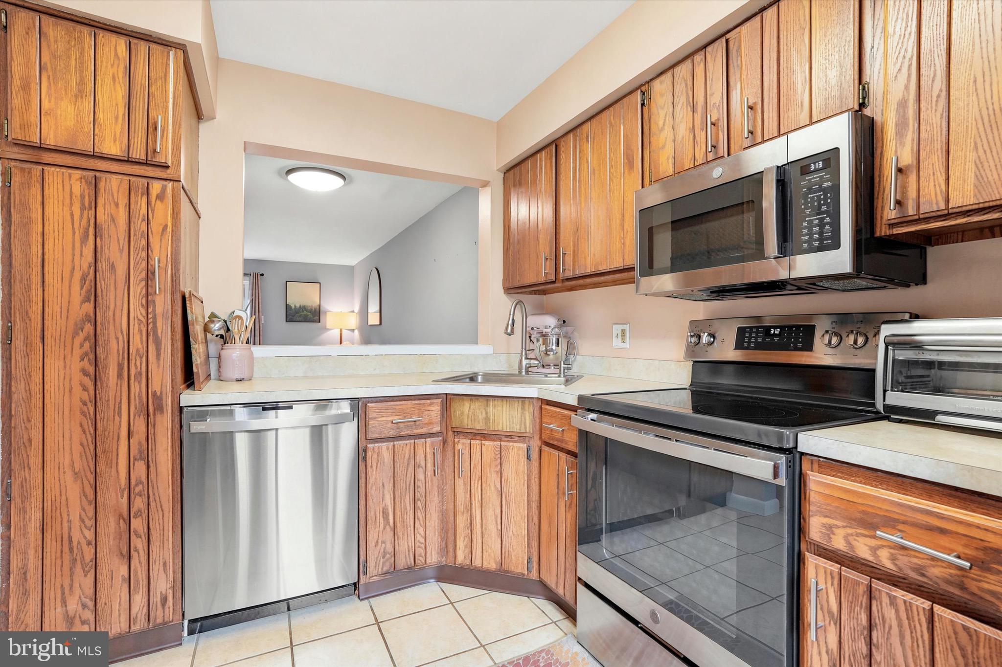 SAW MILL VALLEY - Residential