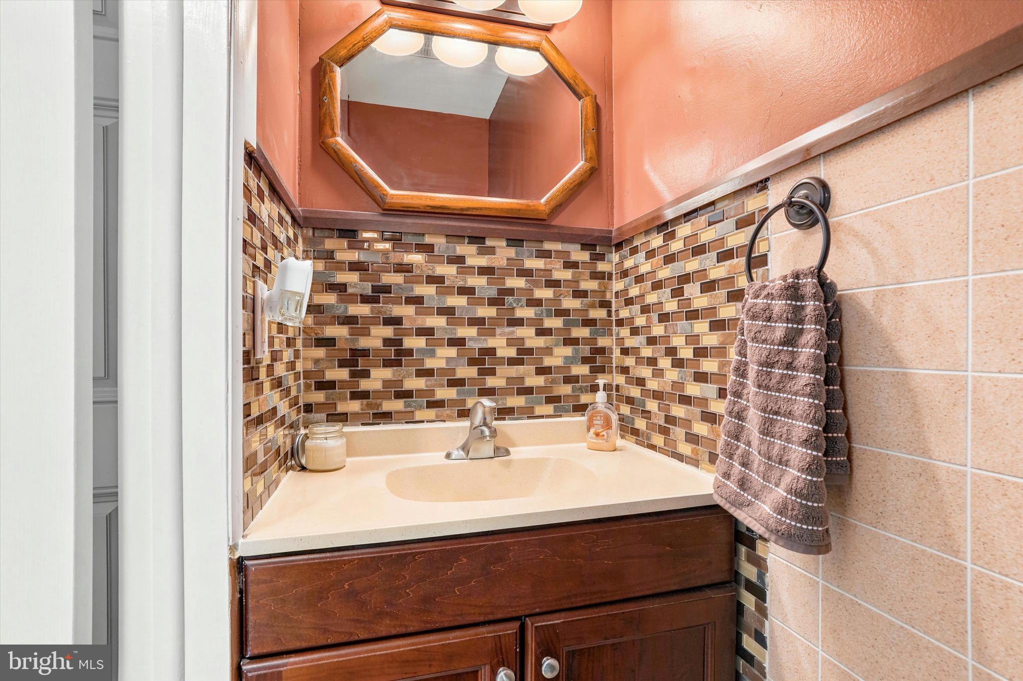 SAW MILL VALLEY - Residential