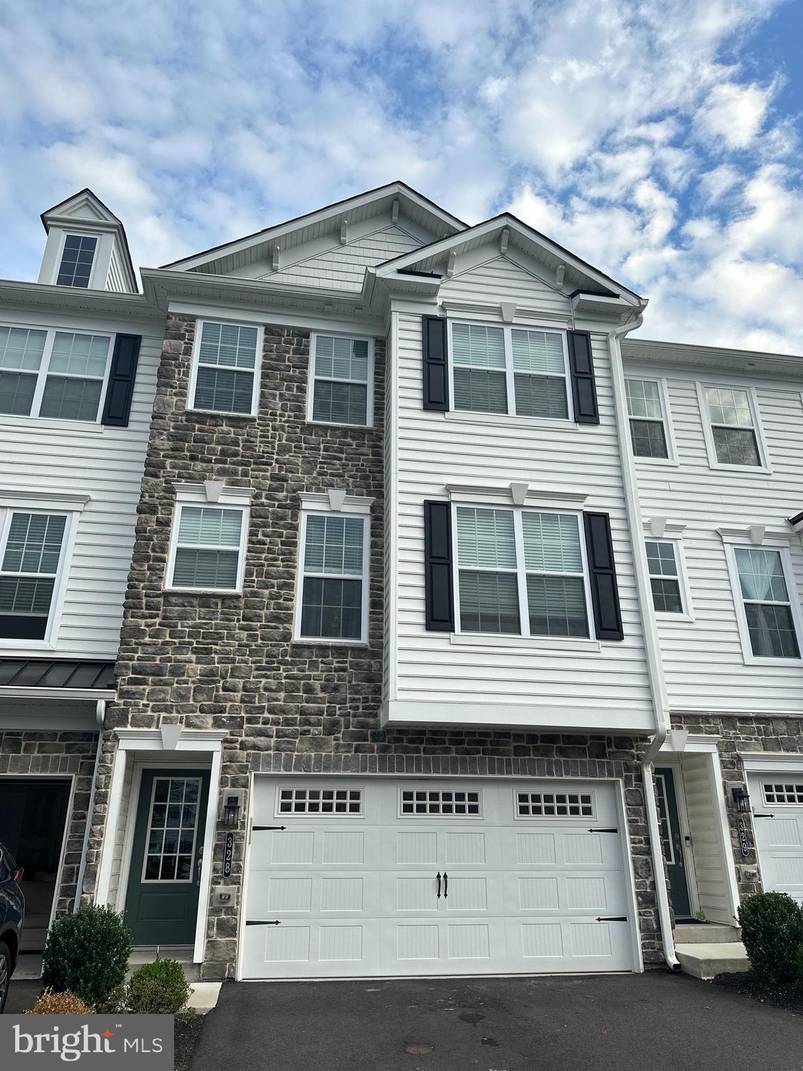 COURTS AT BRYNWOOD - Residential Lease