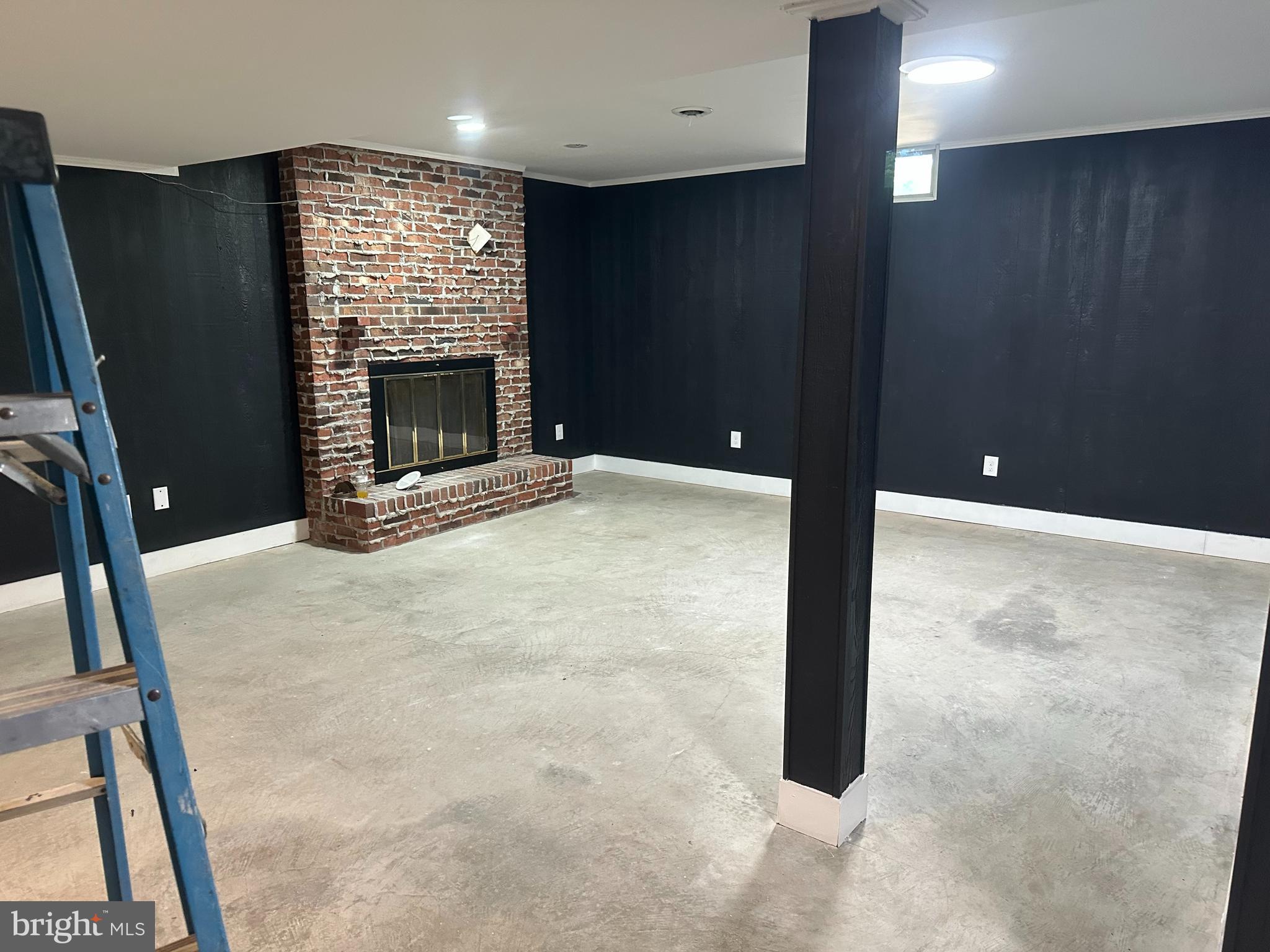 WESTBURY ACRES - Residential