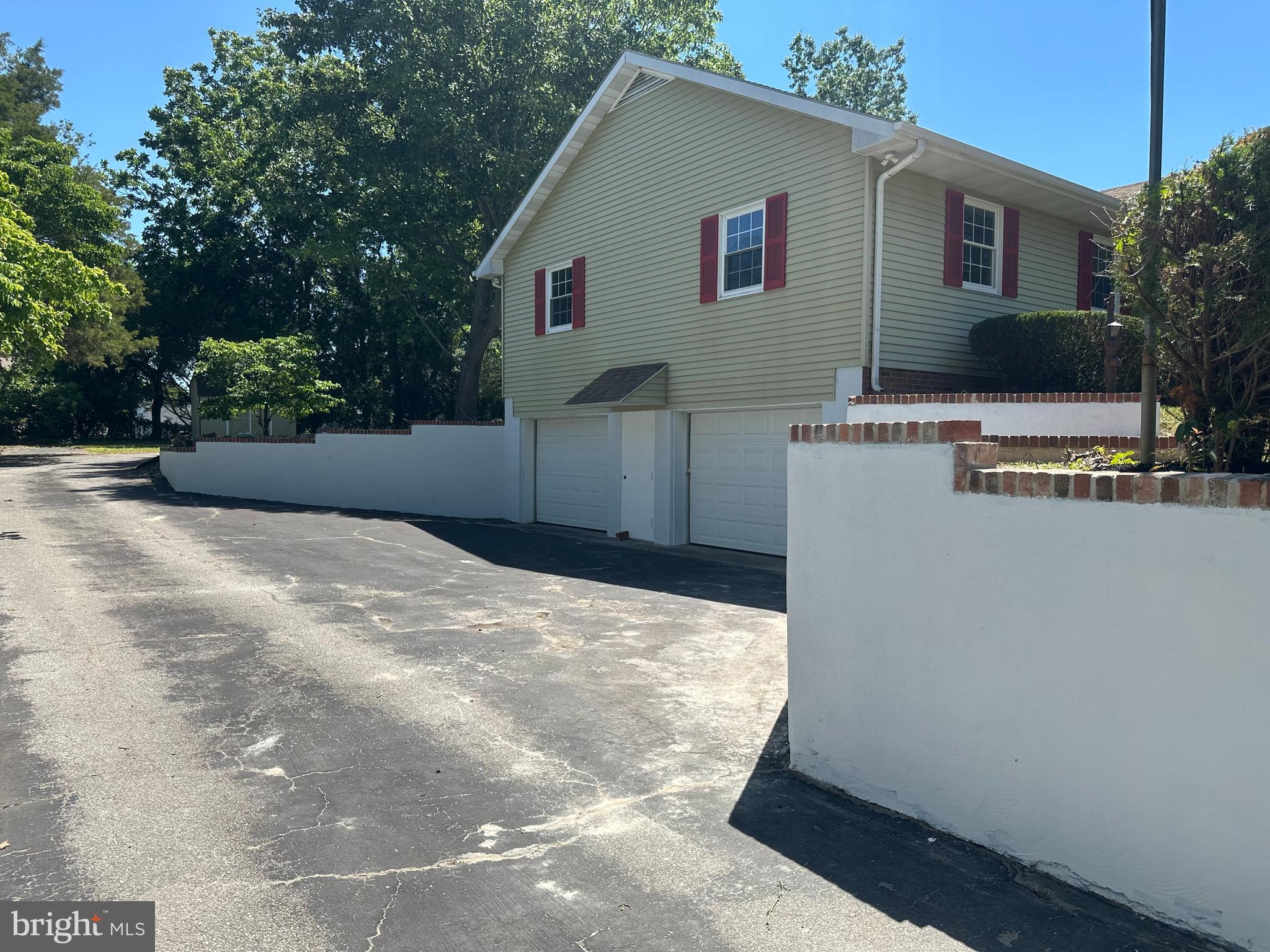 WESTBURY ACRES - Residential
