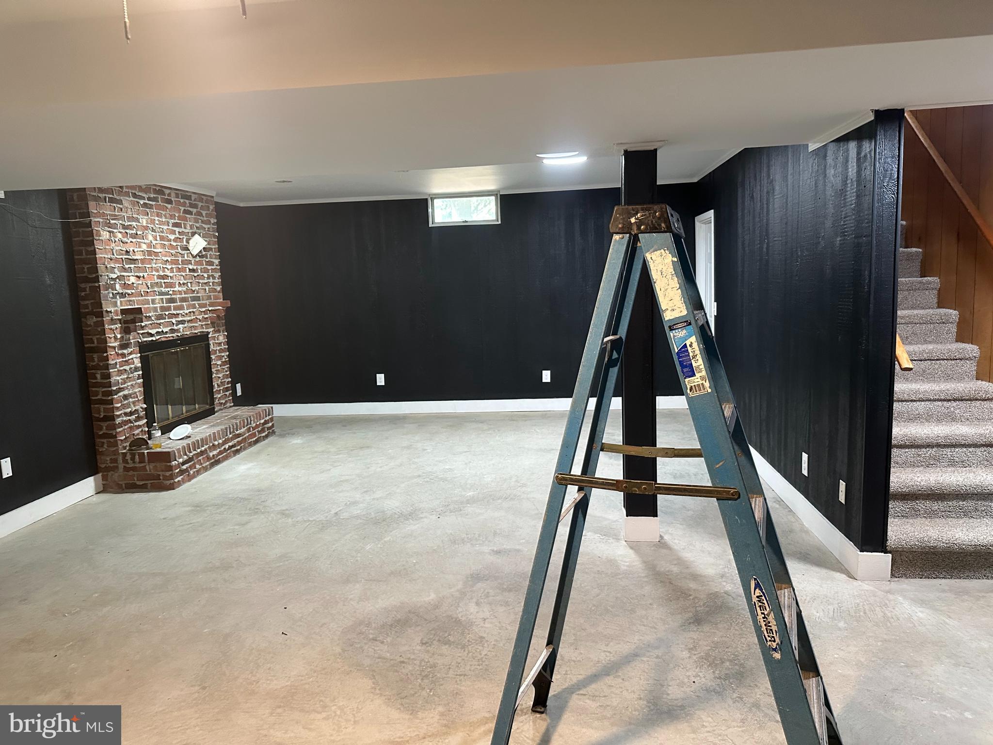 WESTBURY ACRES - Residential