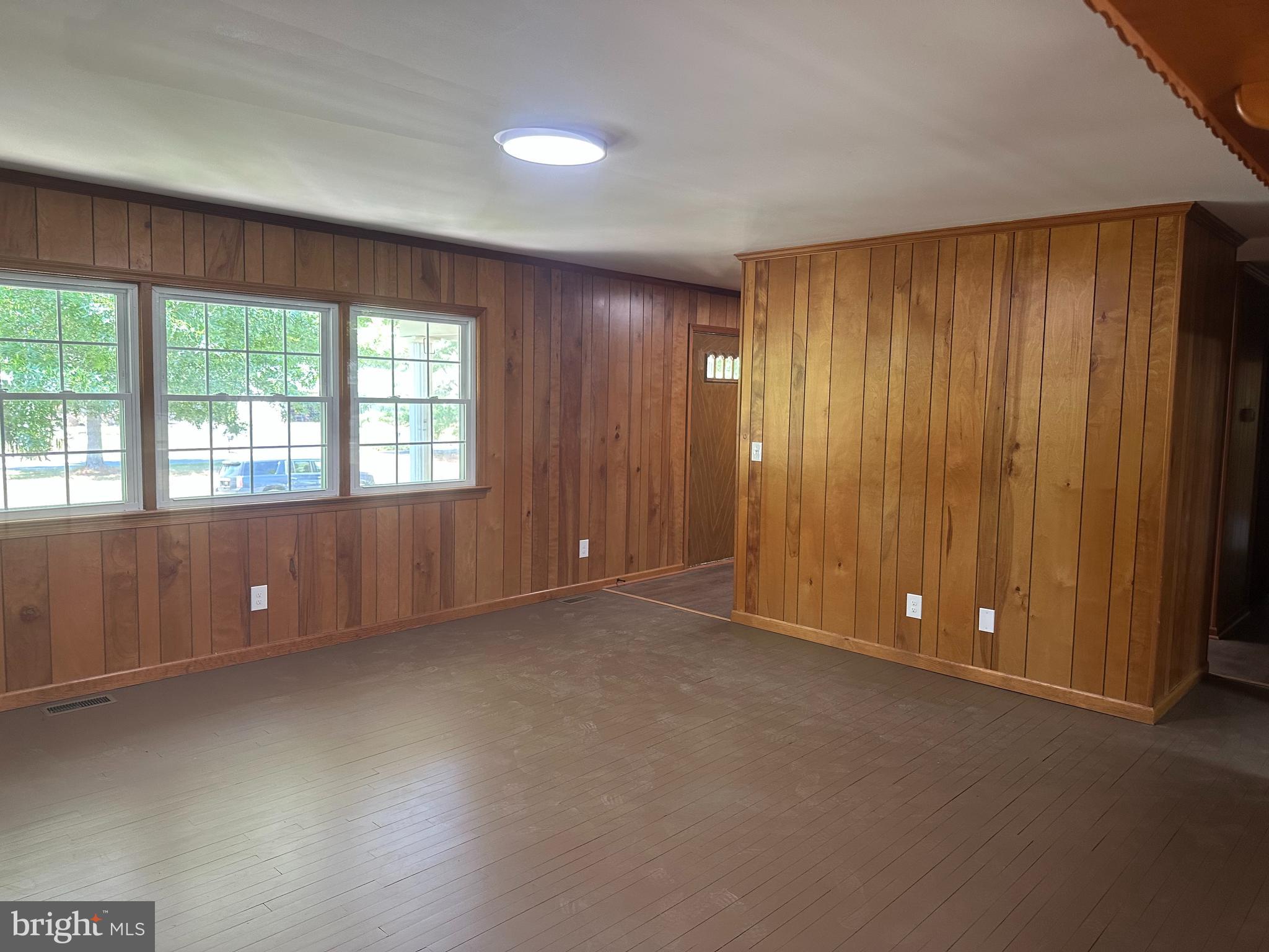 WESTBURY ACRES - Residential