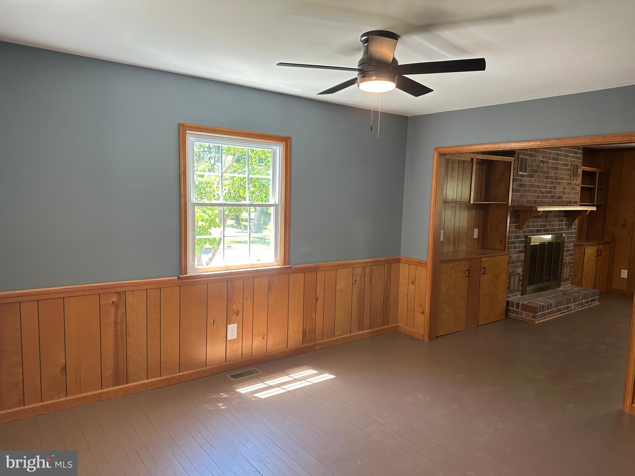WESTBURY ACRES - Residential