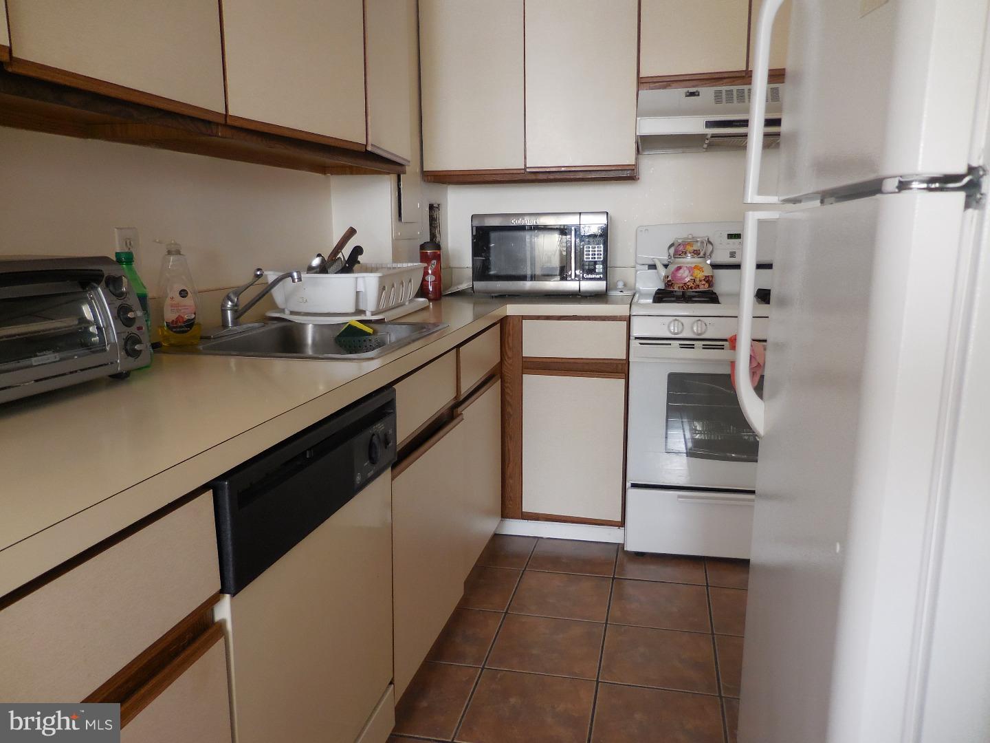RADNOR HOUSE - Residential Lease