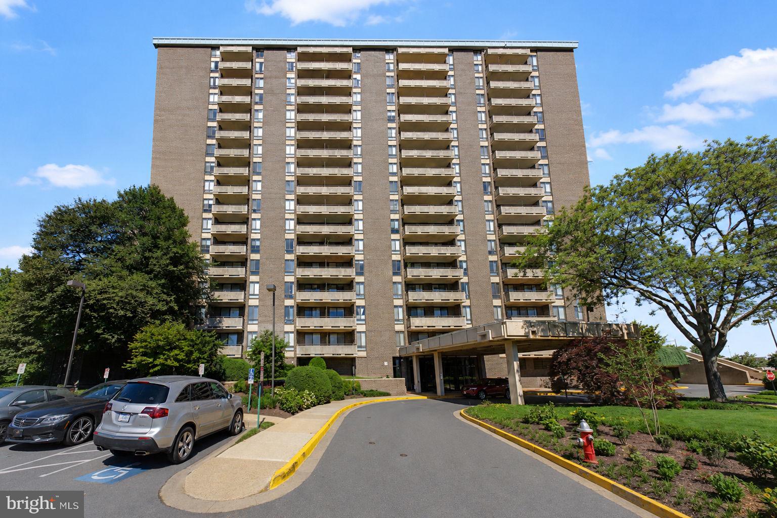 Sun-drenched, all-inclusive living at The Regency at McLean! This bright 2BR/2BA condo offers the perfect blend of comfort and convenience, featuring a spacious living area, an in-unit washer/dryer, and a private balcony.
The Perks: All utilities are included in the condo fee!
The Amenities: 24-hour security, outdoor pool, tennis courts, and direct access to the next-door OneLife Fitness club.
The Convenience: Tons of visitor parking and an unbeatable location minutes from Tysons Corner, major highways, and premium dining. Don't miss this turnkey McLean gem!